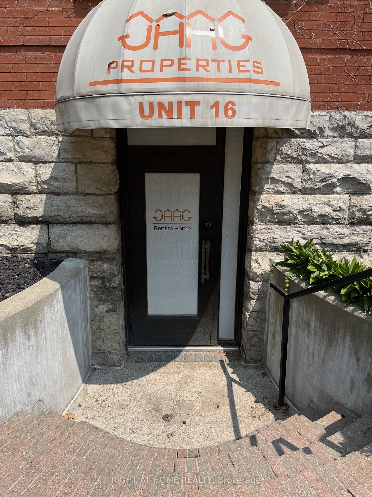 440 Wellington Street 16
