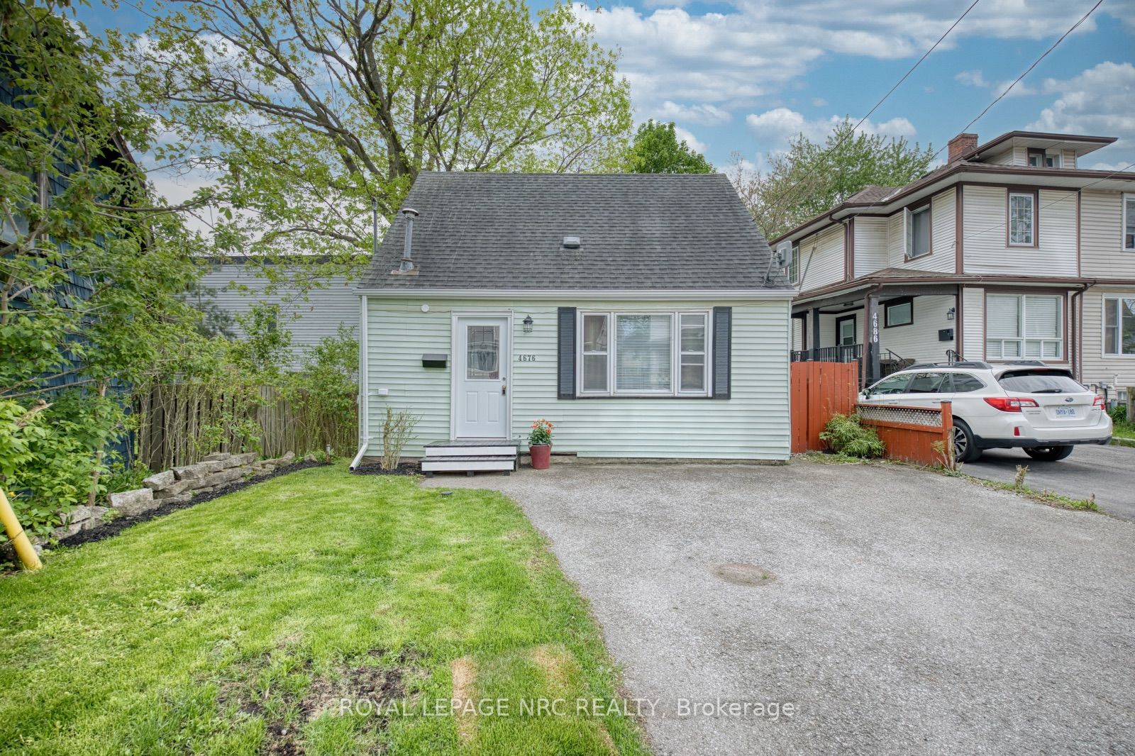 4676 McDougall Crescent Property Photo 1