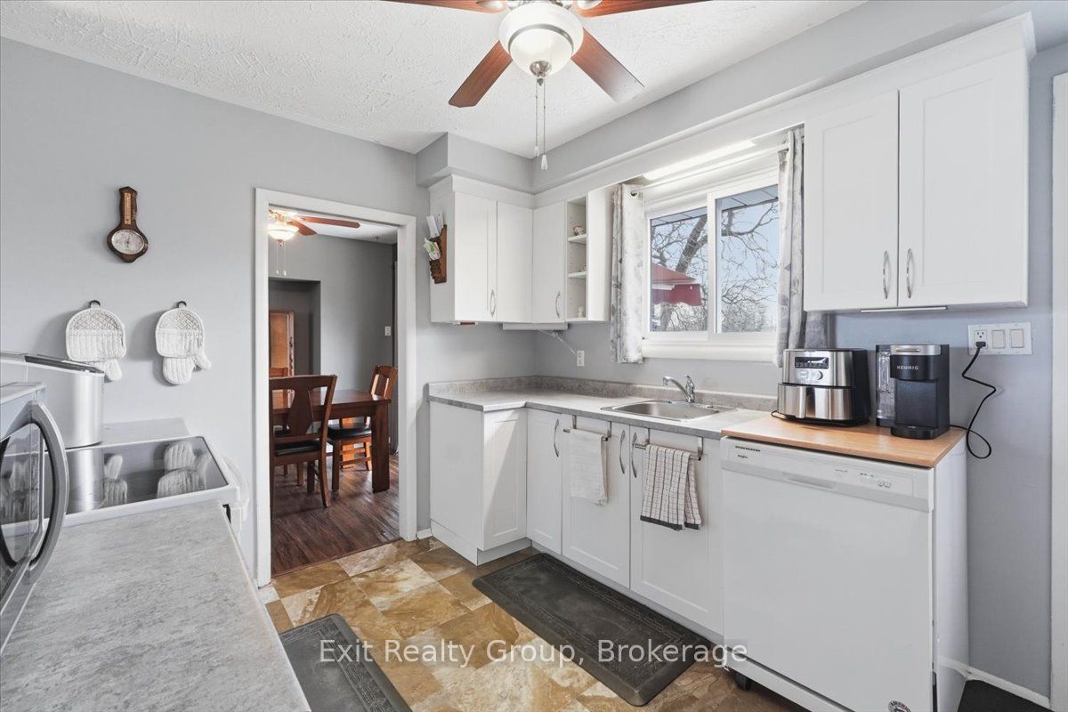 196 Elmwood Drive Property Photo 10