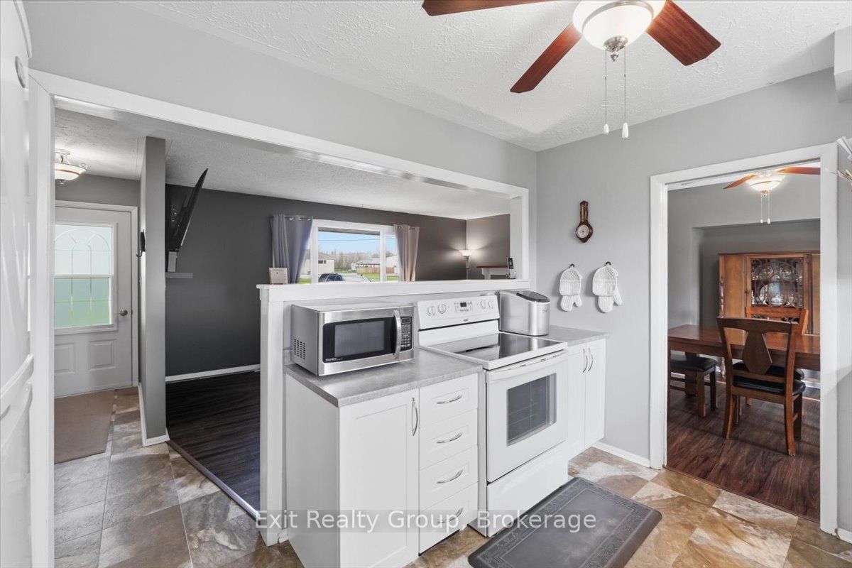 196 Elmwood Drive Property Photo 12