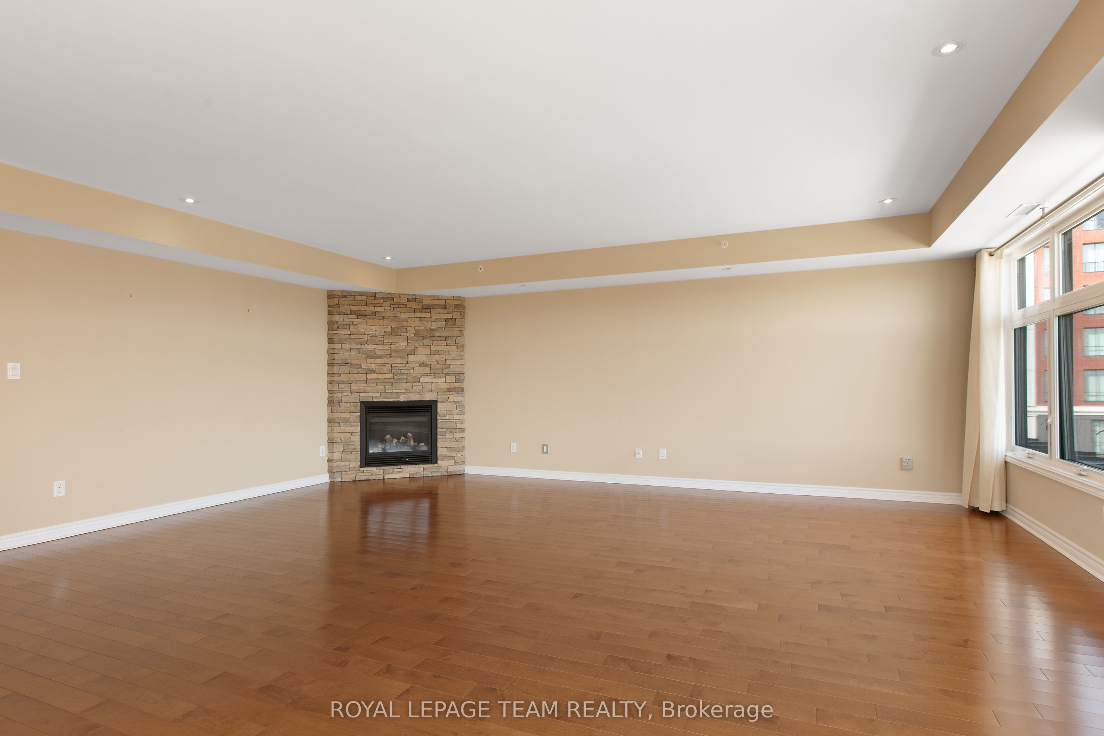659 Sue Holloway Drive 401 Property Photo 13