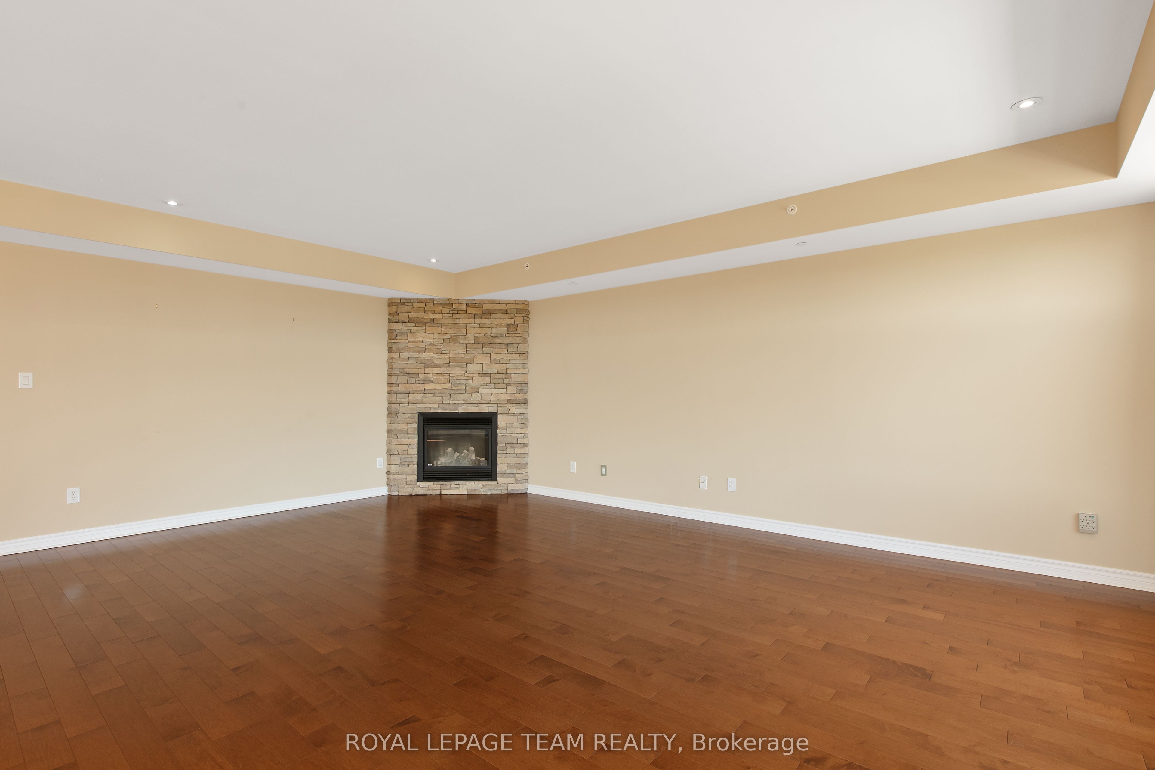 659 Sue Holloway Drive 401 Property Photo 14