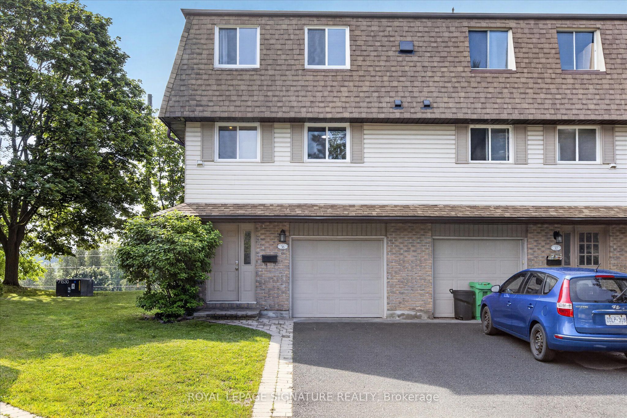 30 Champlain Crescent 36 Property Photo 2