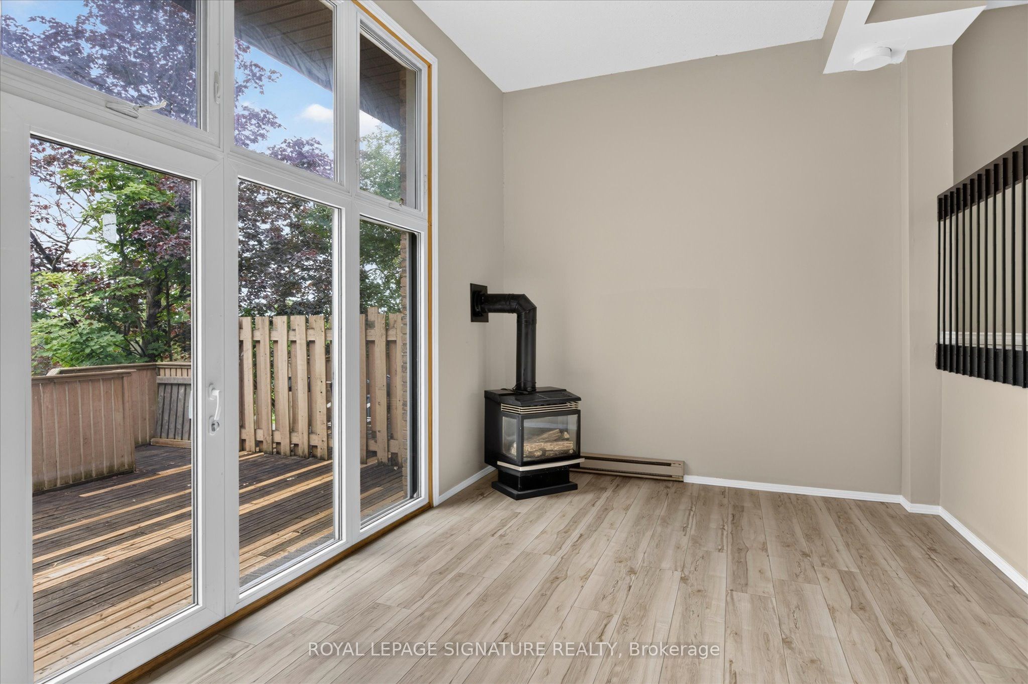 30 Champlain Crescent 36 Property Photo 8