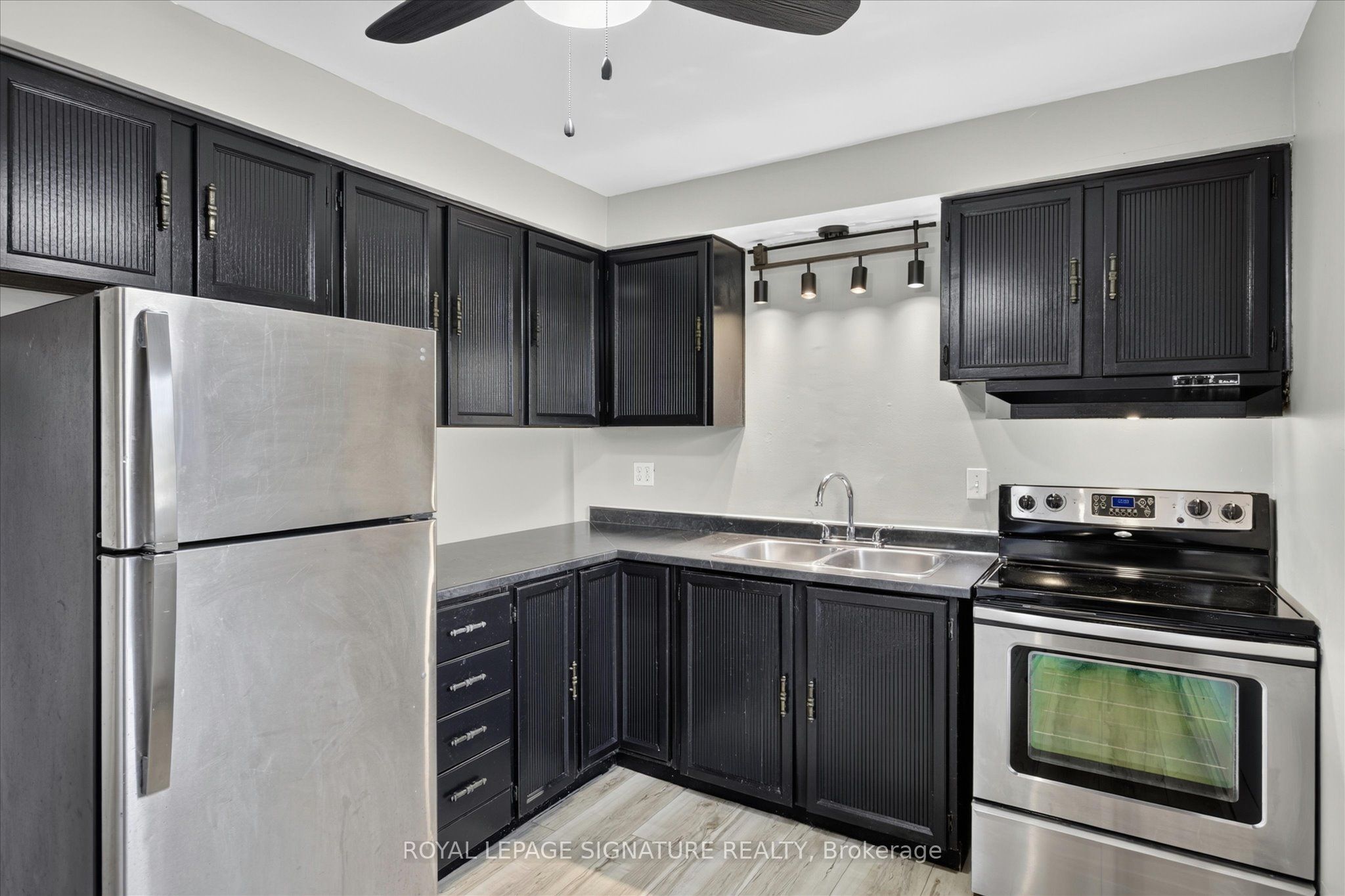 30 Champlain Crescent 36 Property Photo 17
