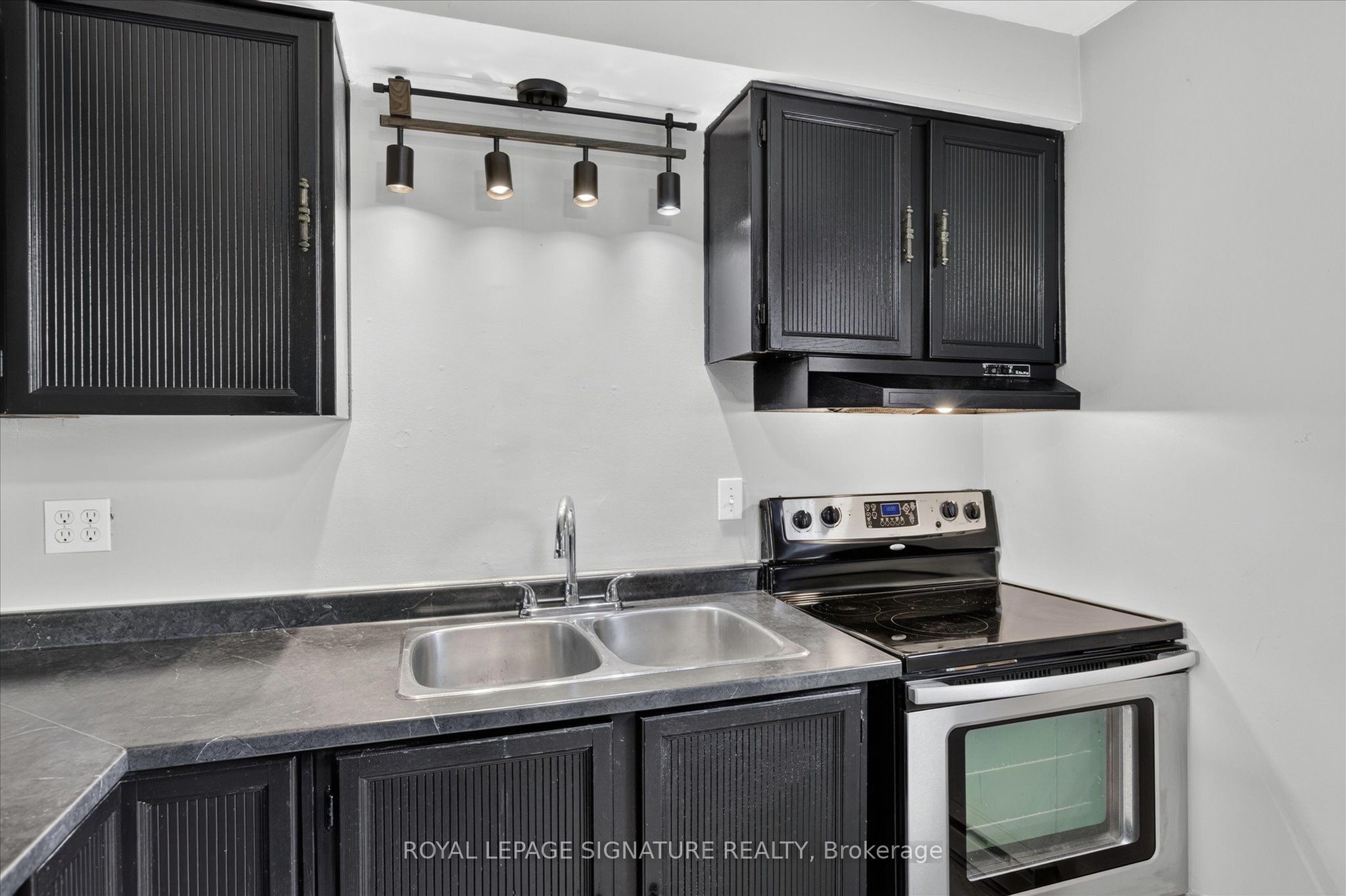 30 Champlain Crescent 36 Property Photo 19