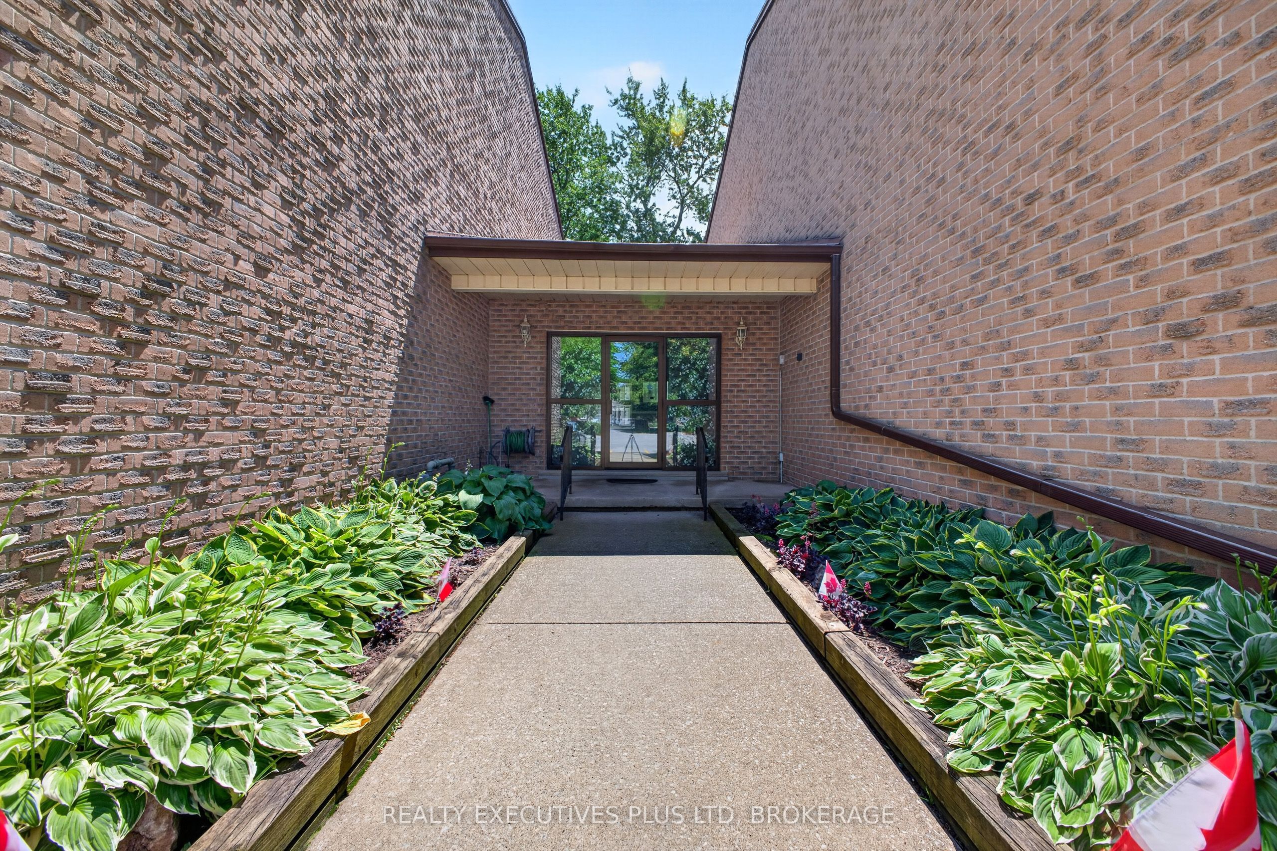 6044 Swayze Drive 6 Property Photo 2