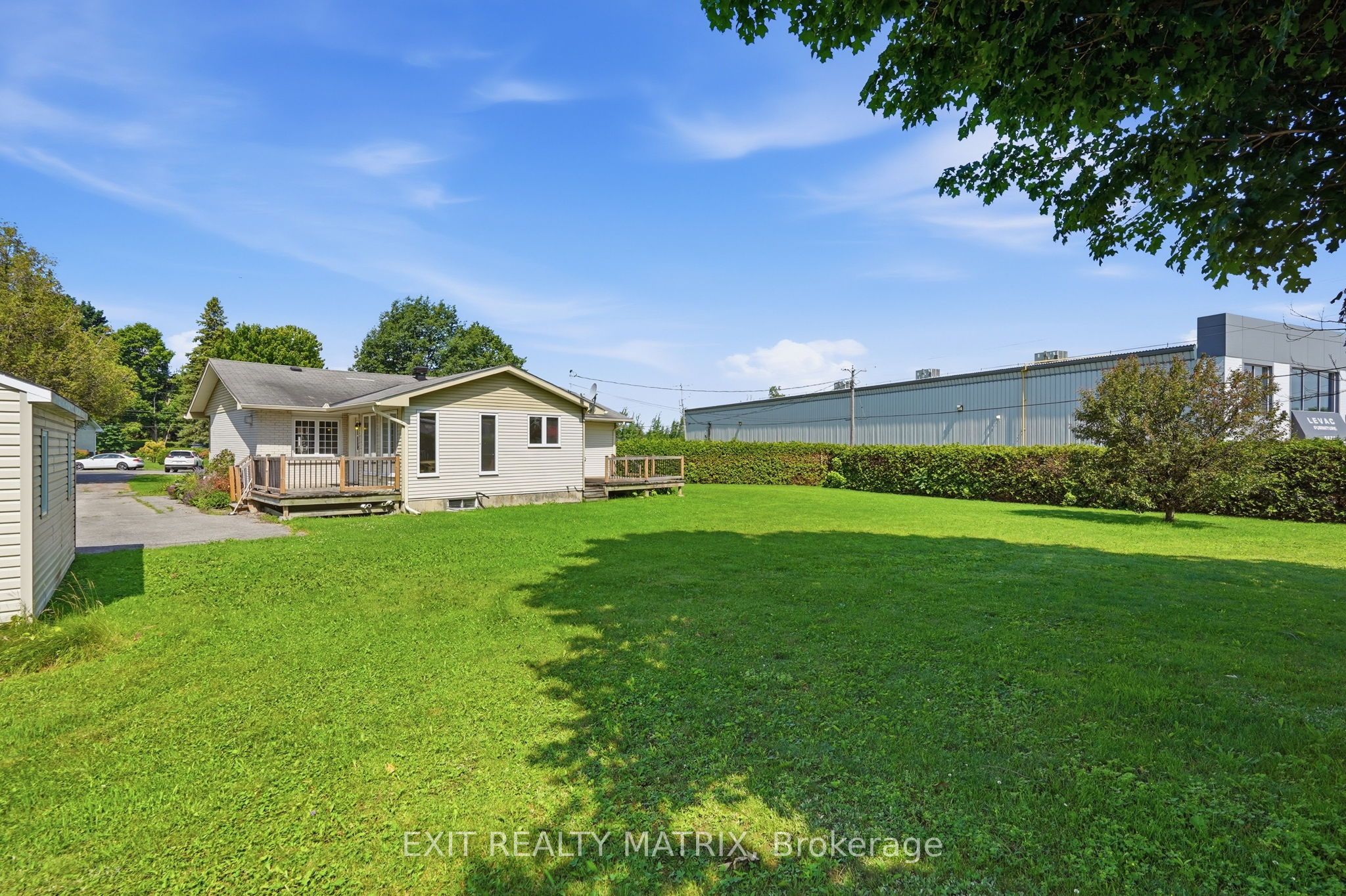 3 Hillview Circle Property Photo 27