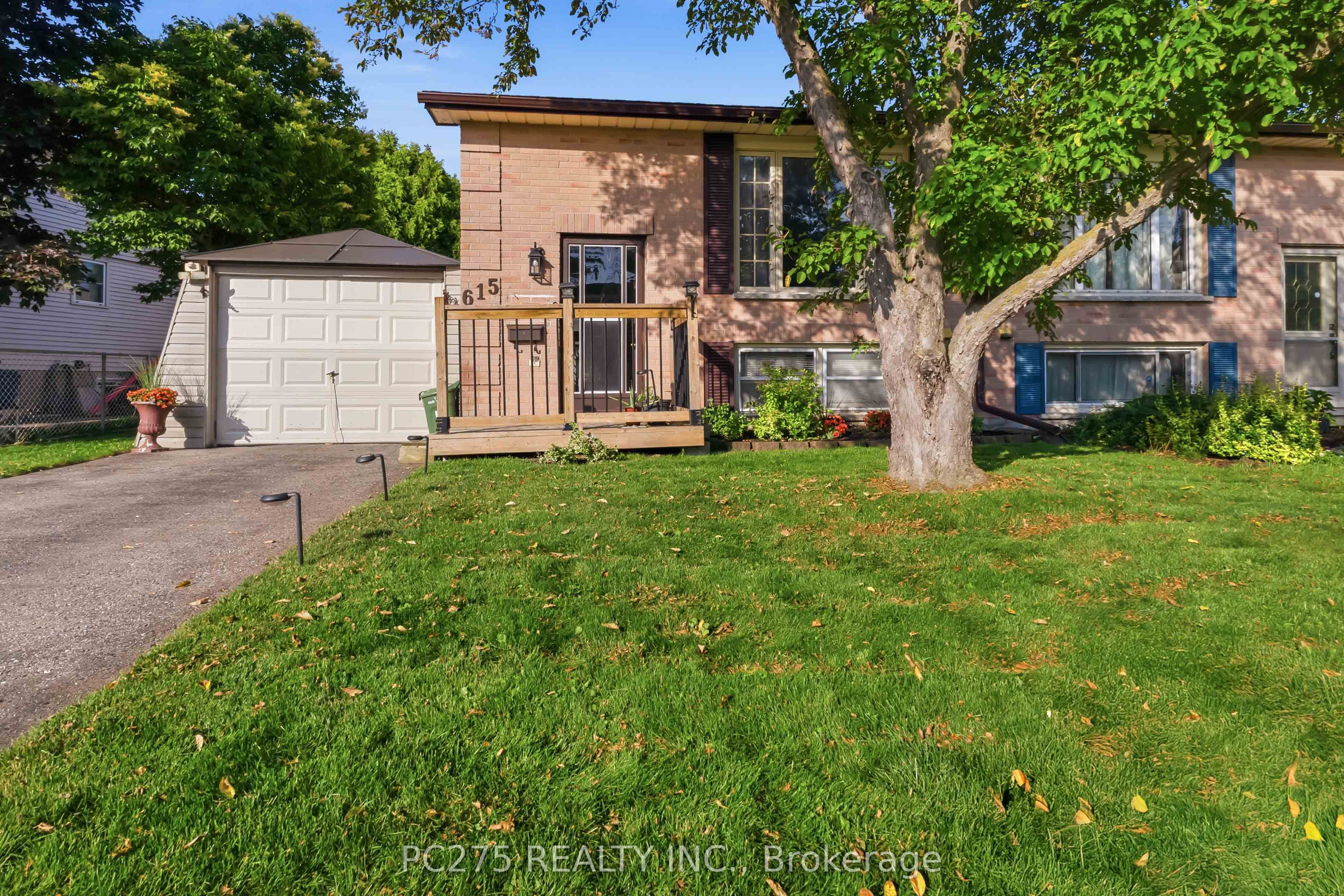 615 Deveron Crescent Property Photo 2