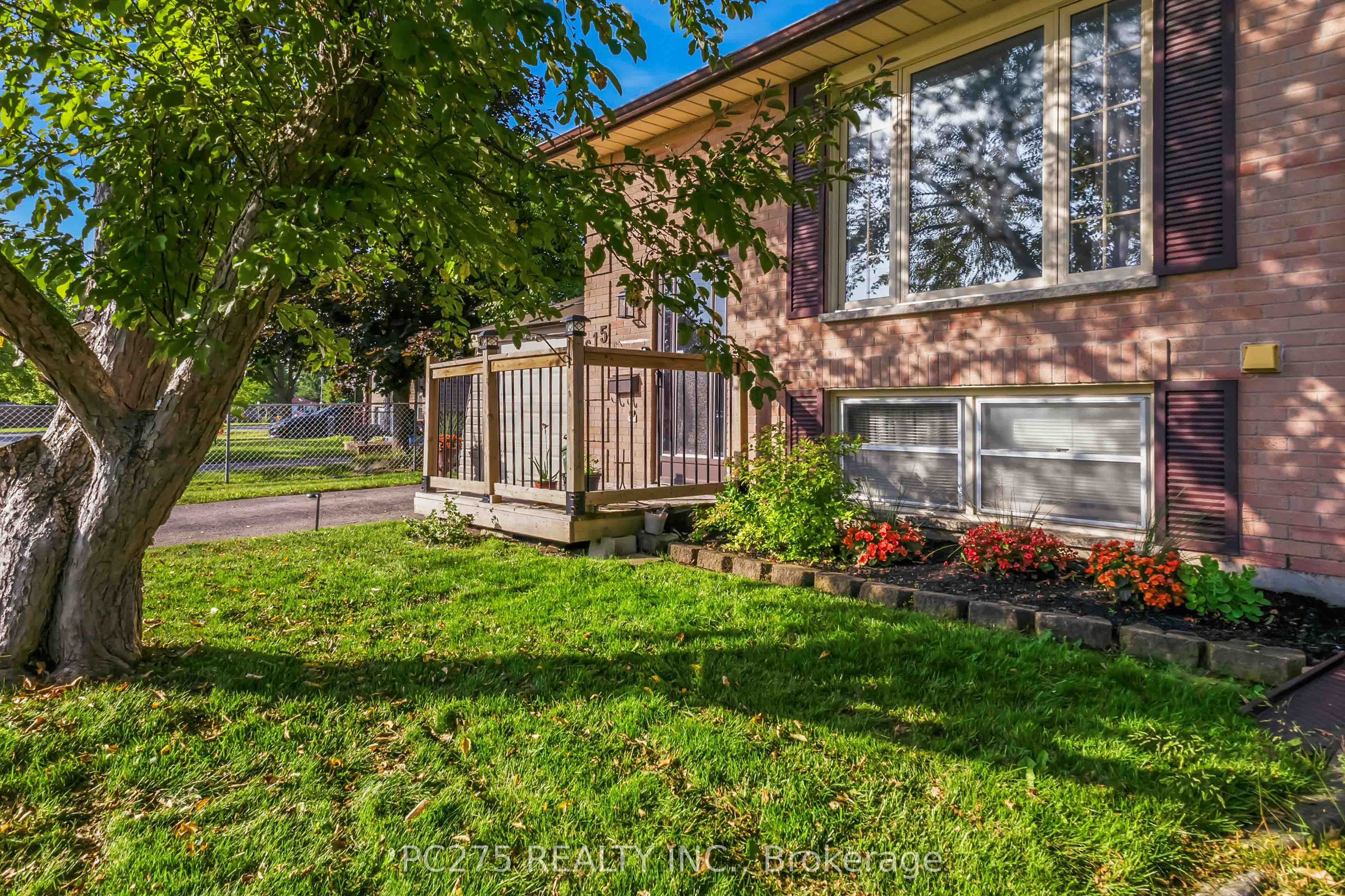 615 Deveron Crescent Property Photo 3