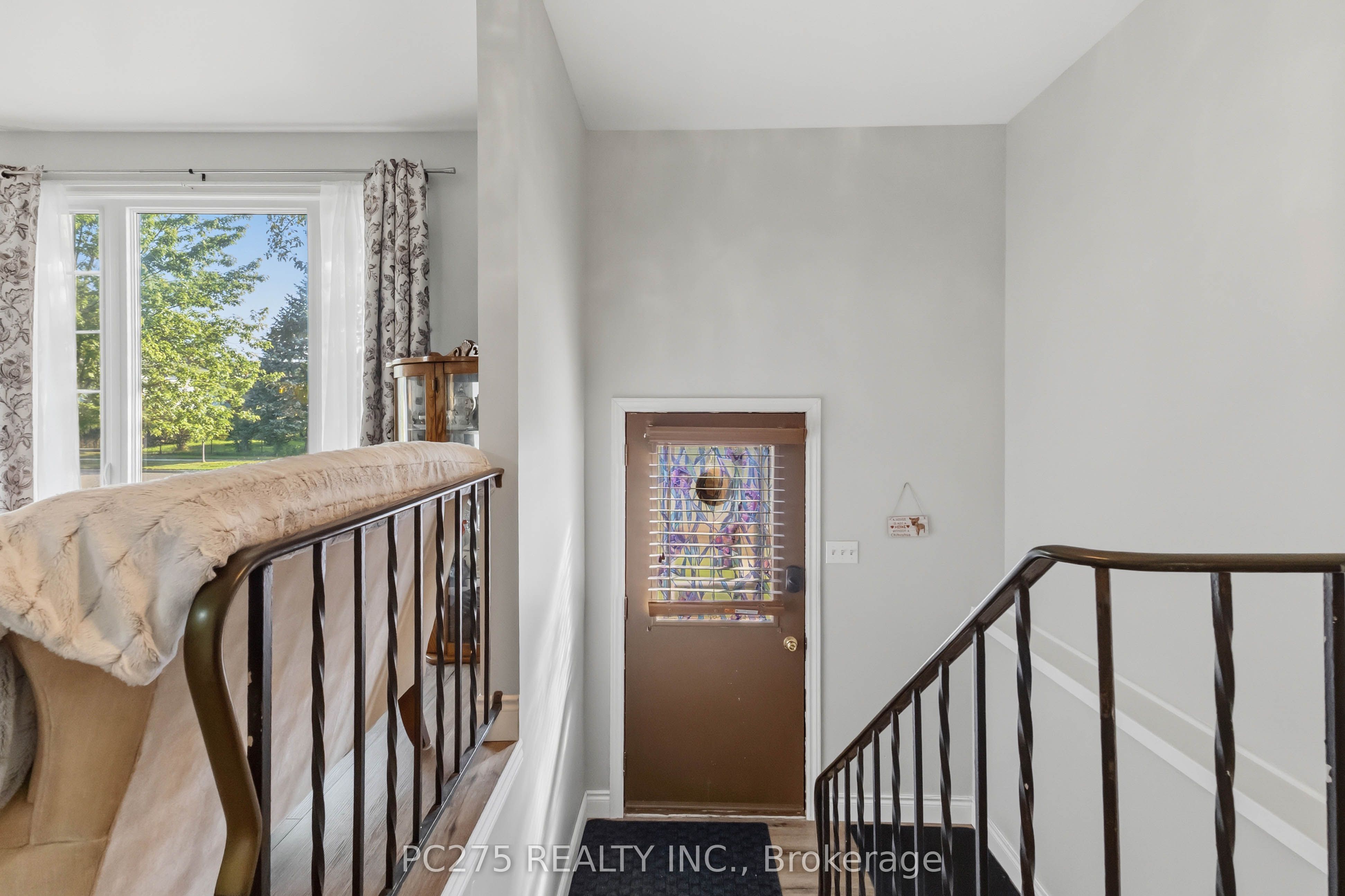 615 Deveron Crescent Property Photo 5