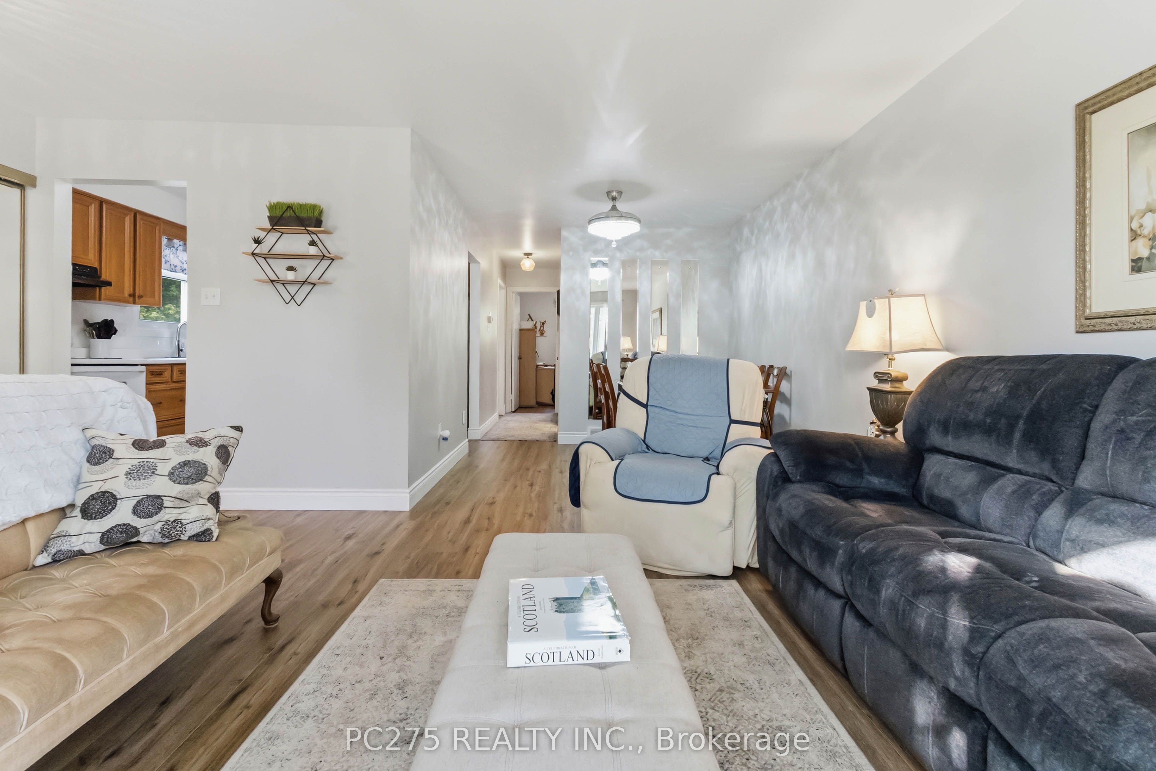 615 Deveron Crescent Property Photo 10