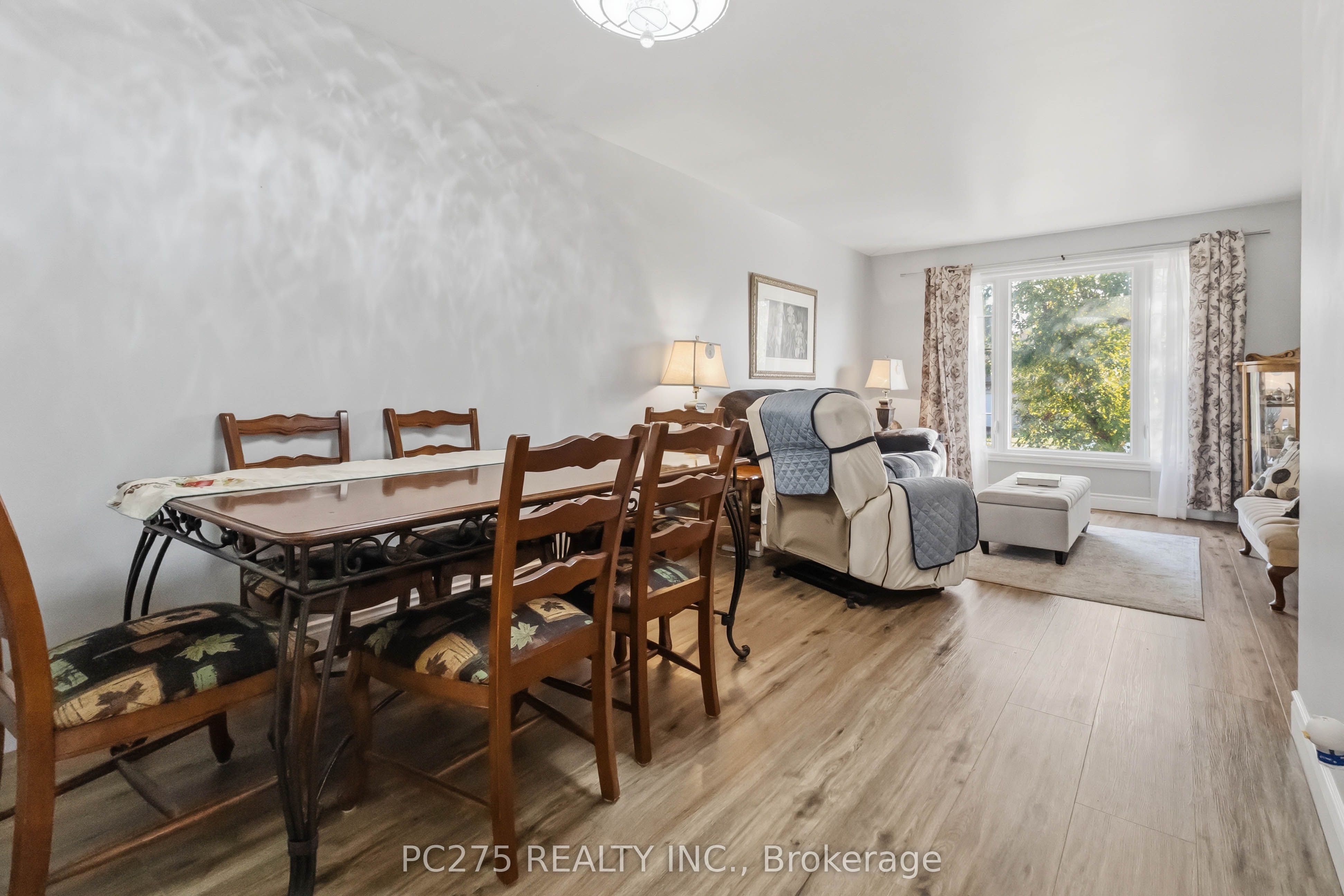 615 Deveron Crescent Property Photo 13