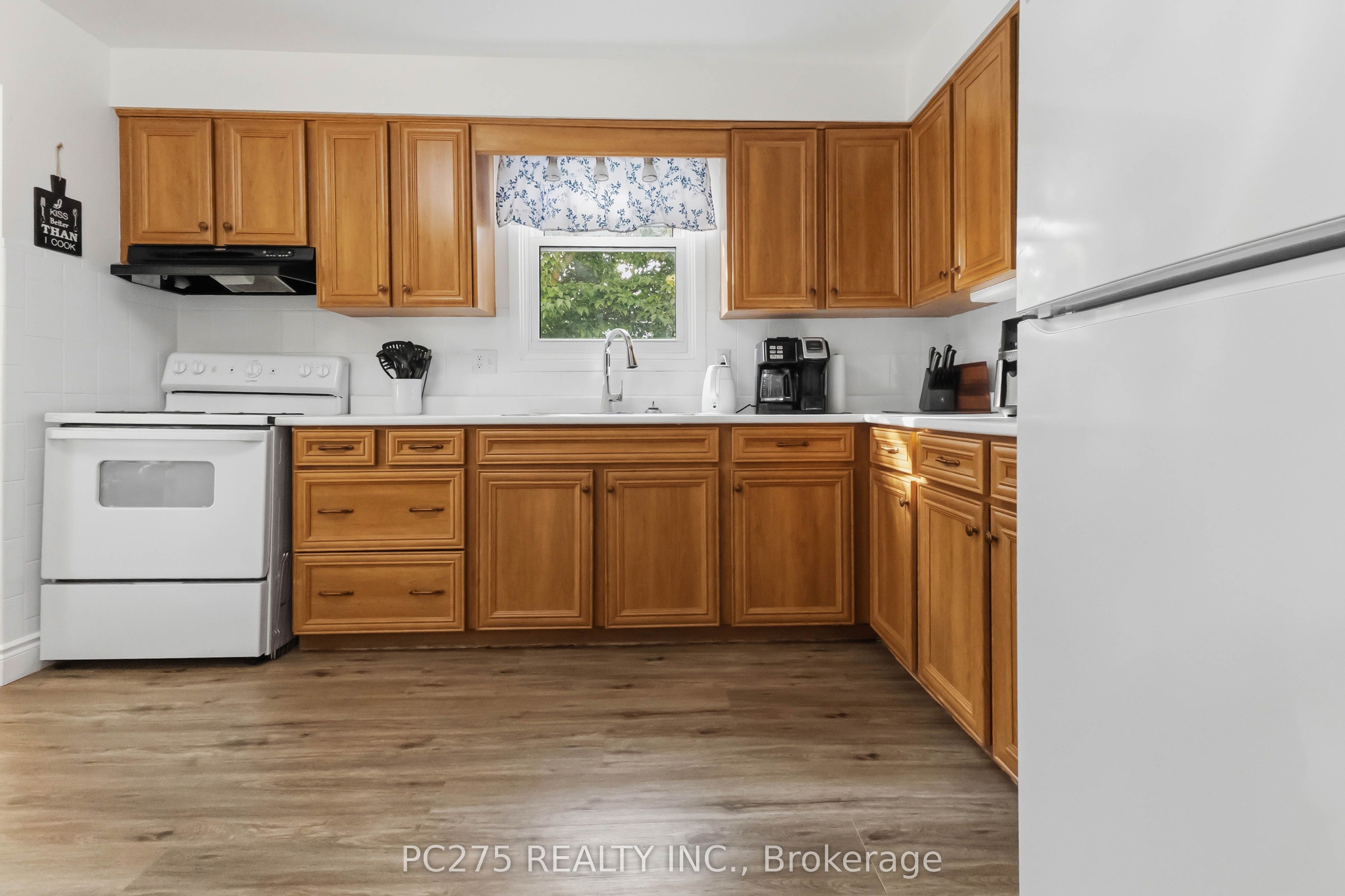 615 Deveron Crescent Property Photo 14