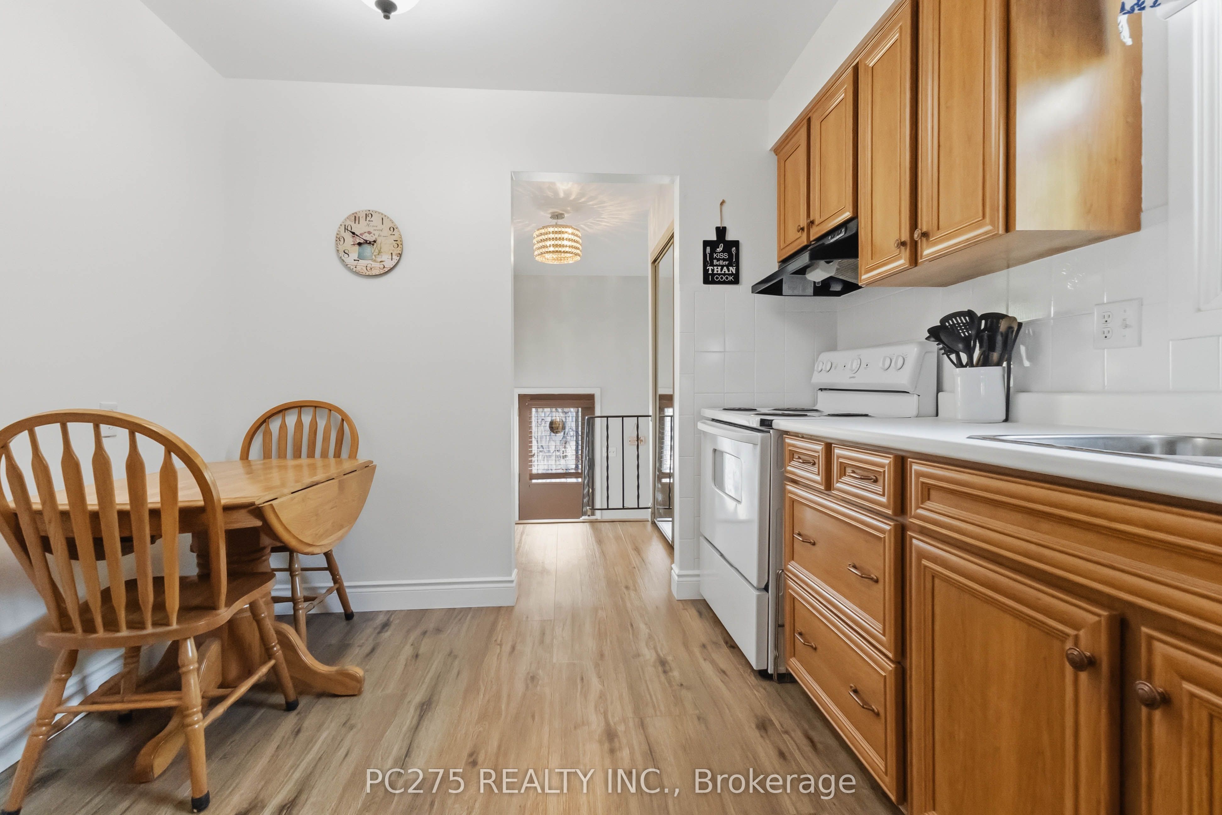 615 Deveron Crescent Property Photo 16