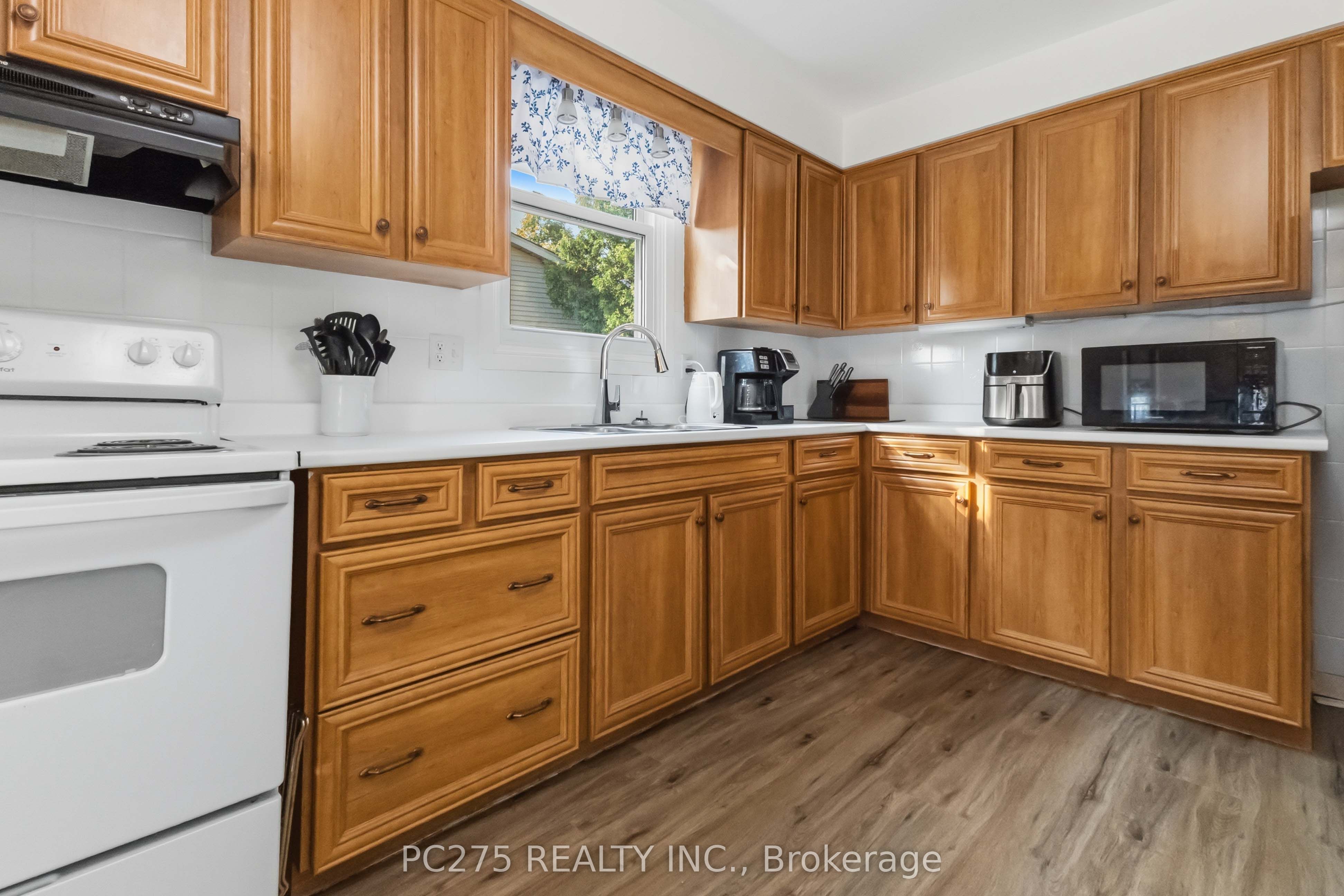 615 Deveron Crescent Property Photo 19