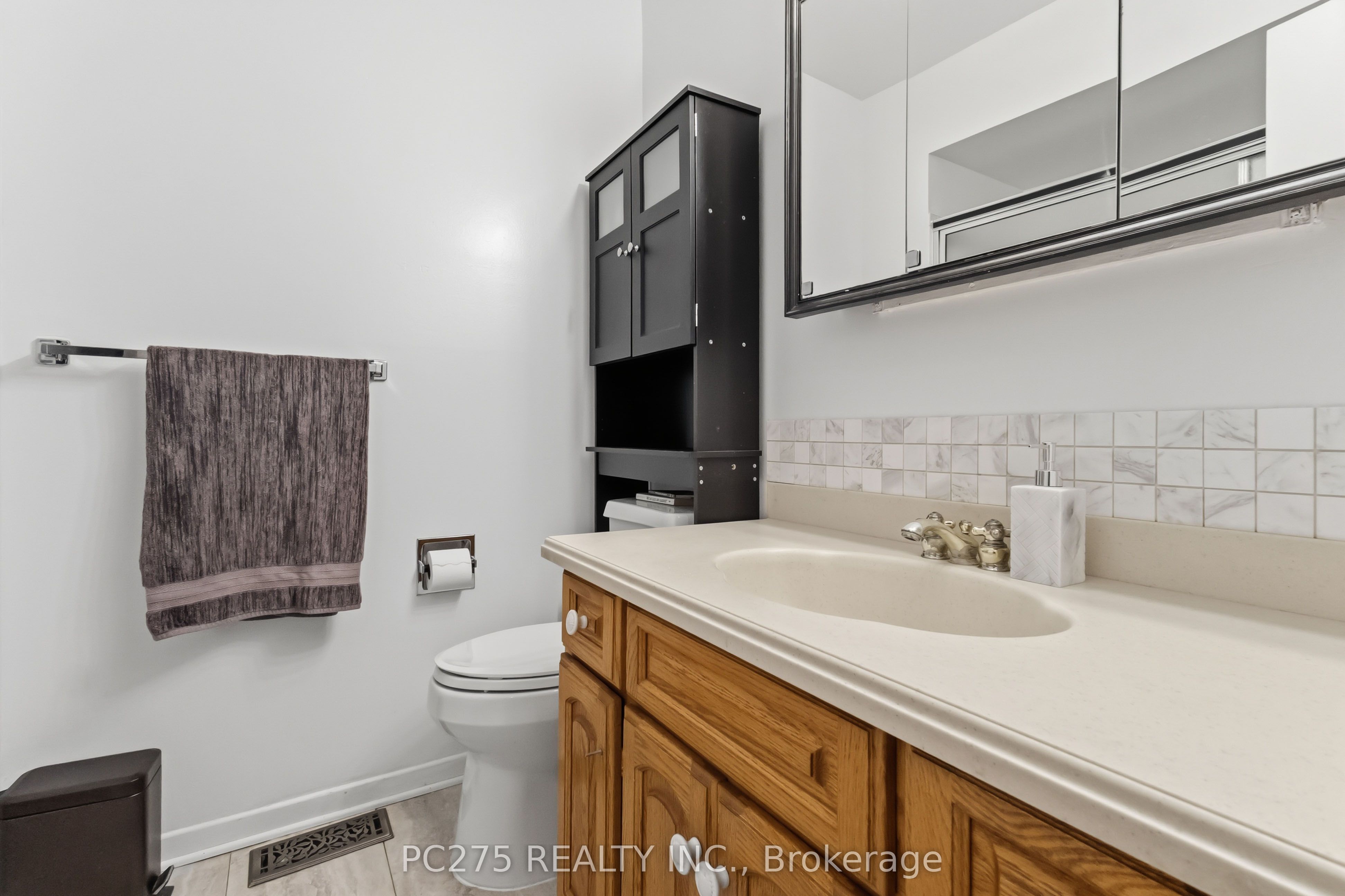 615 Deveron Crescent Property Photo 24