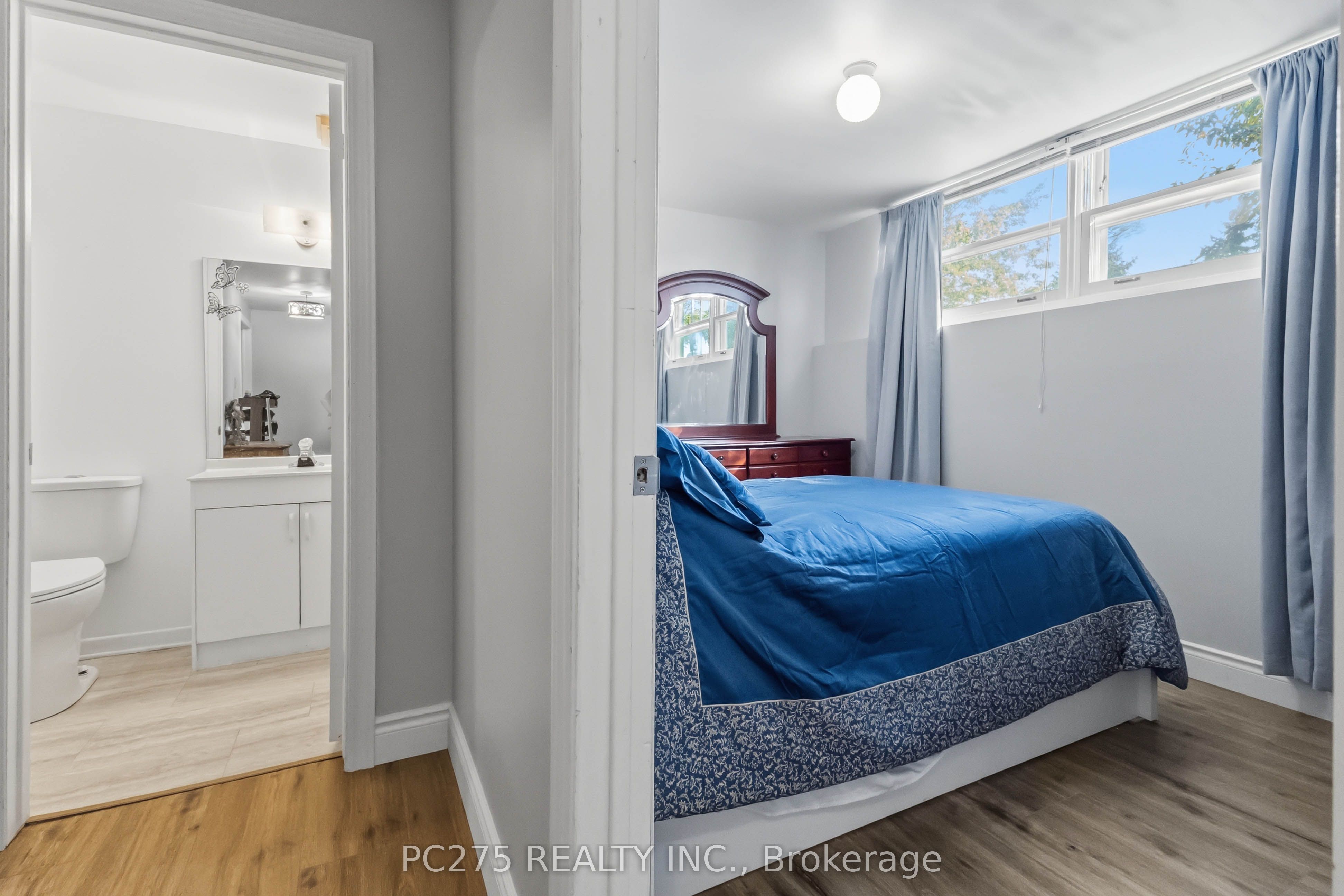 615 Deveron Crescent Property Photo 32