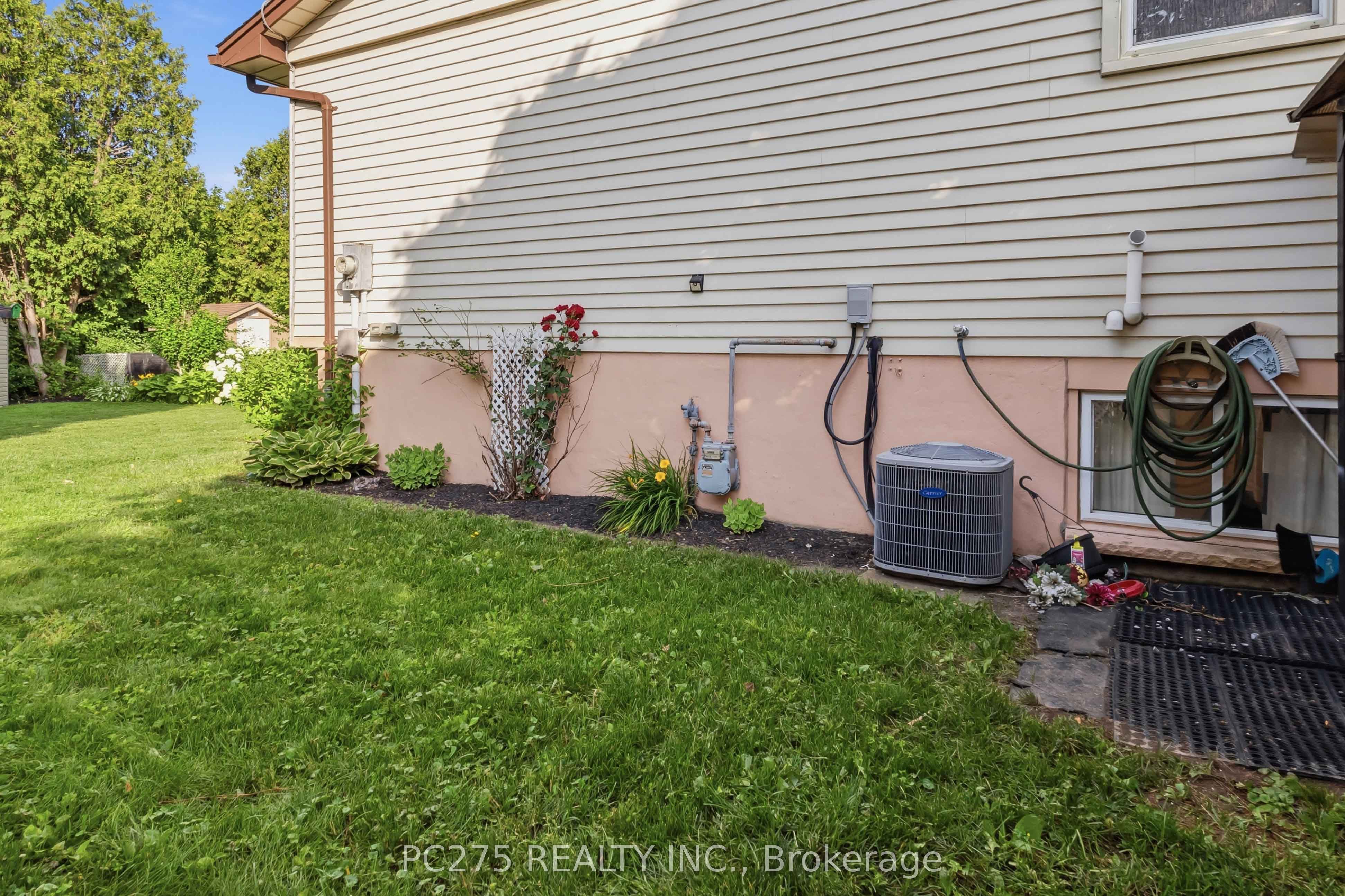 615 Deveron Crescent Property Photo 39