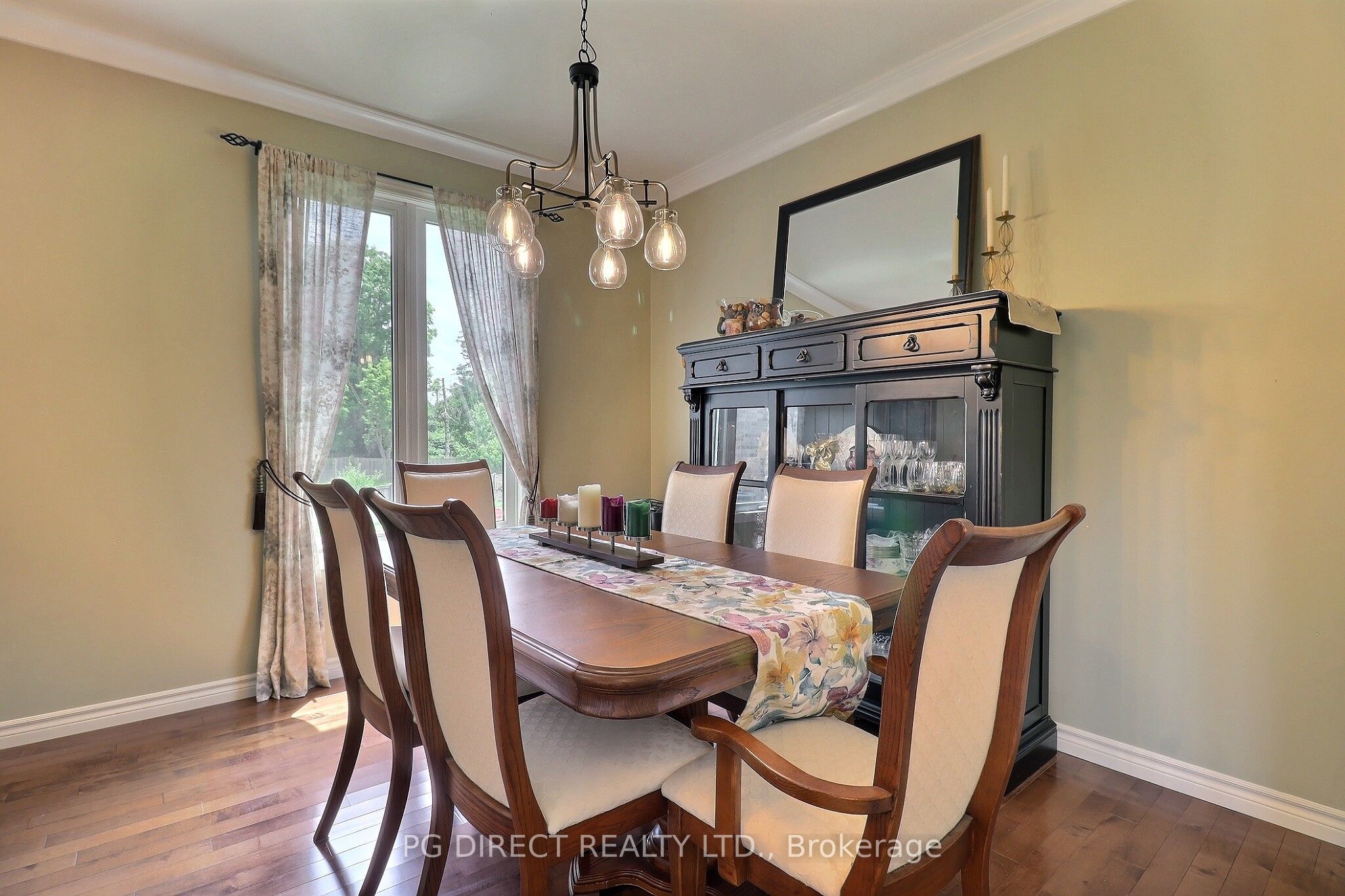 1040 Hanson Crescent Property Photo 6