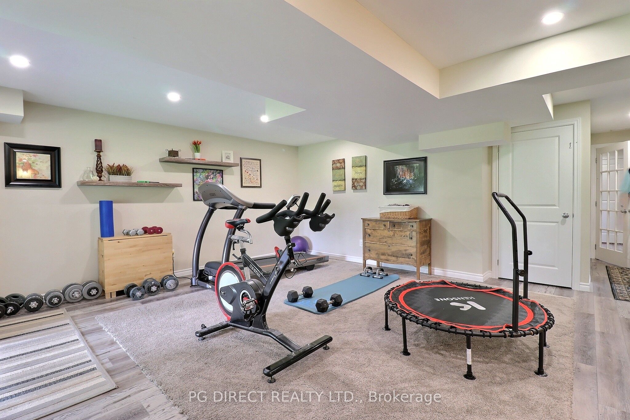 1040 Hanson Crescent Property Photo 25
