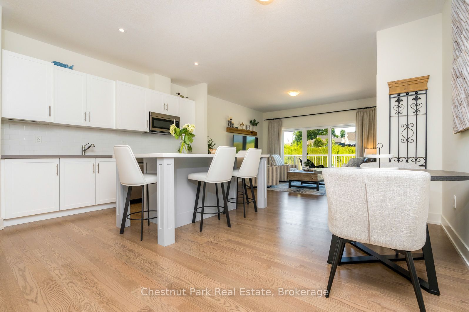 161 Hawthorn Crescent Property Photo 8