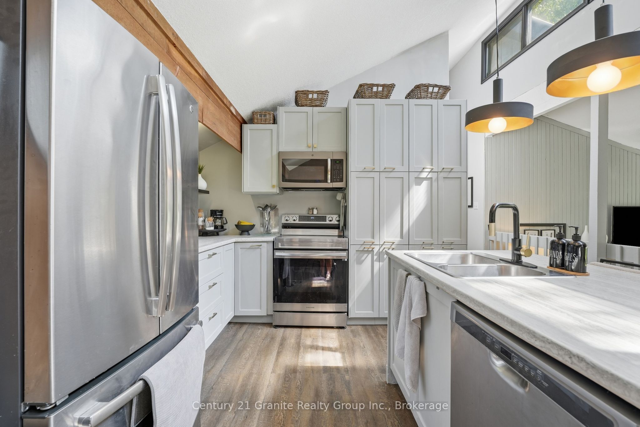 1012 Shetland Road Property Photo 3