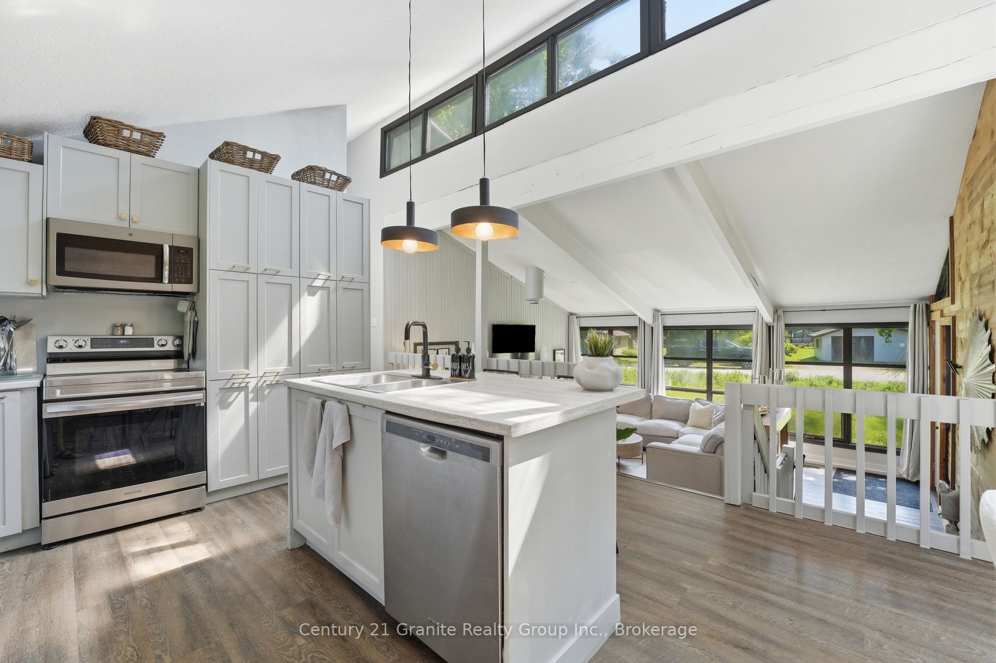 1012 Shetland Road Property Photo 4