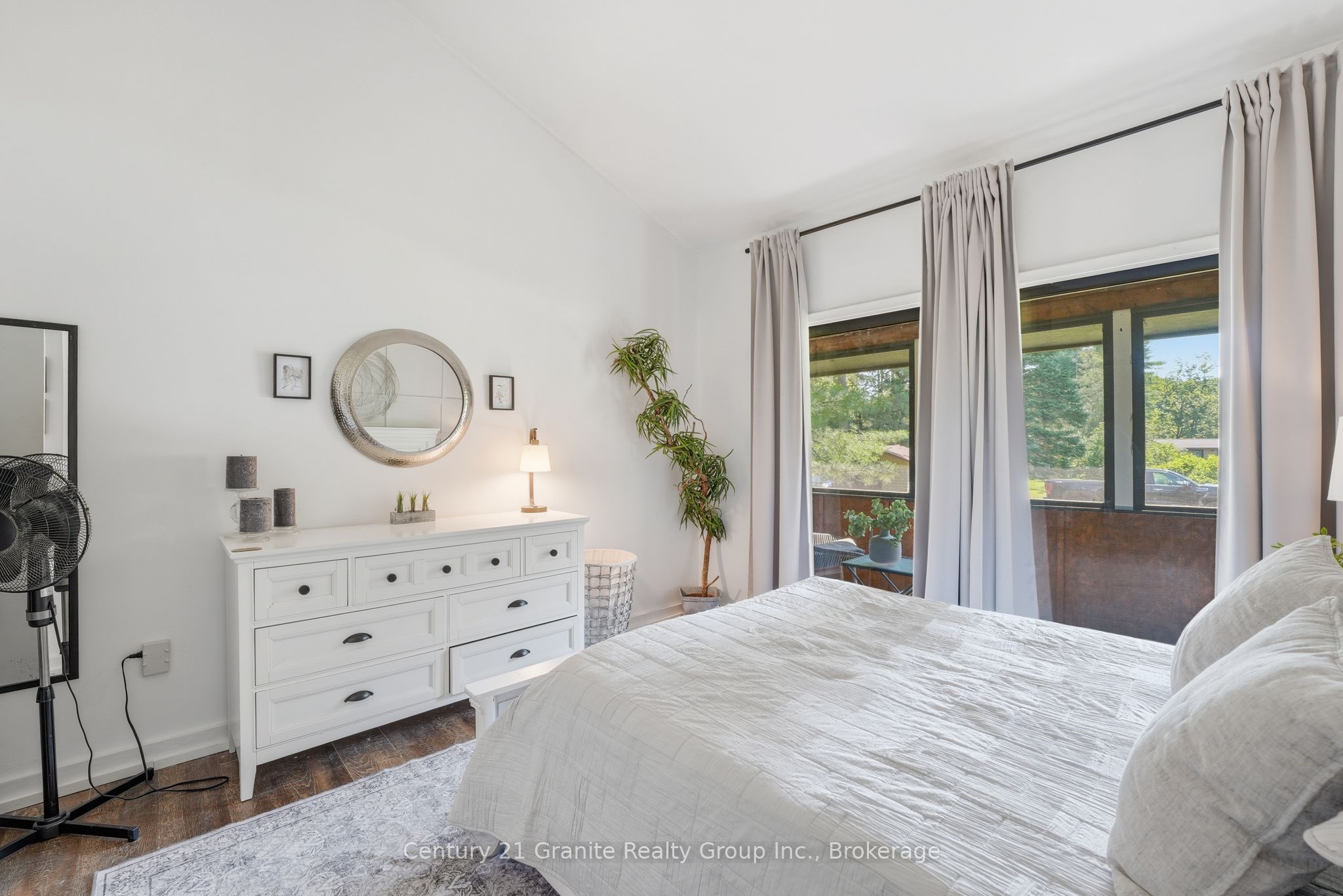 1012 Shetland Road Property Photo 17