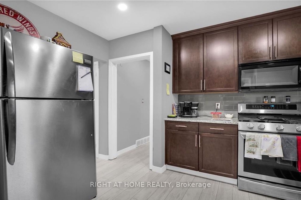 200 Renfro Crescent Property Photo 10