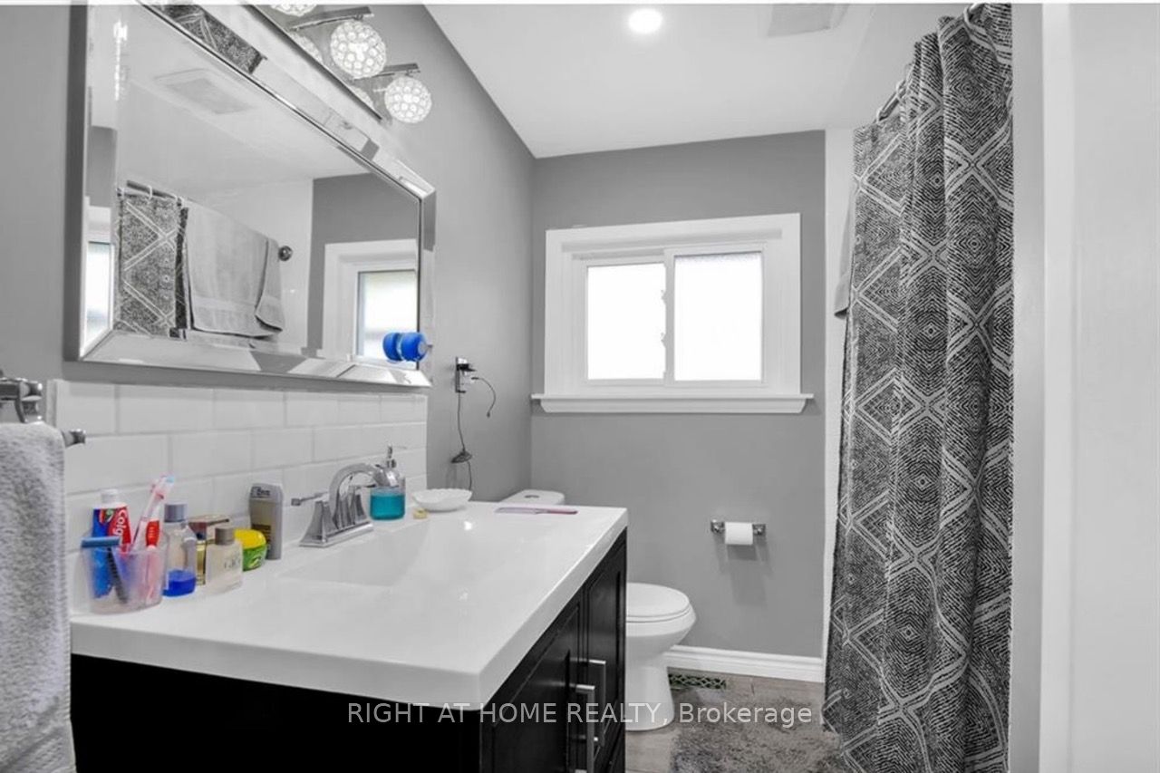 200 Renfro Crescent Property Photo 11