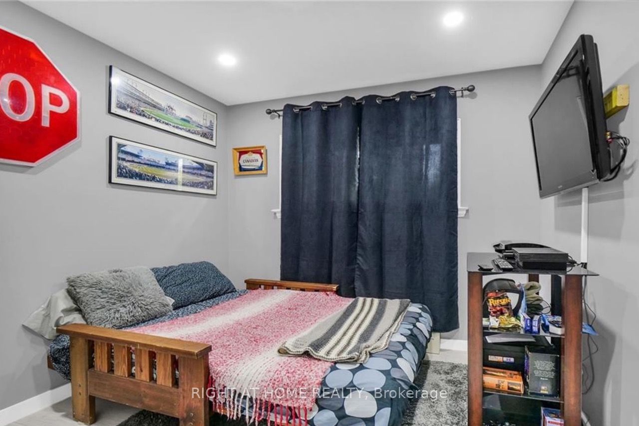 200 Renfro Crescent Property Photo 12