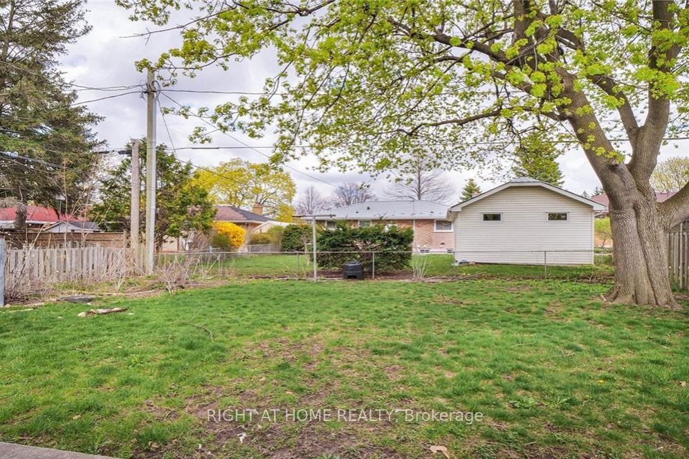200 Renfro Crescent Property Photo 14