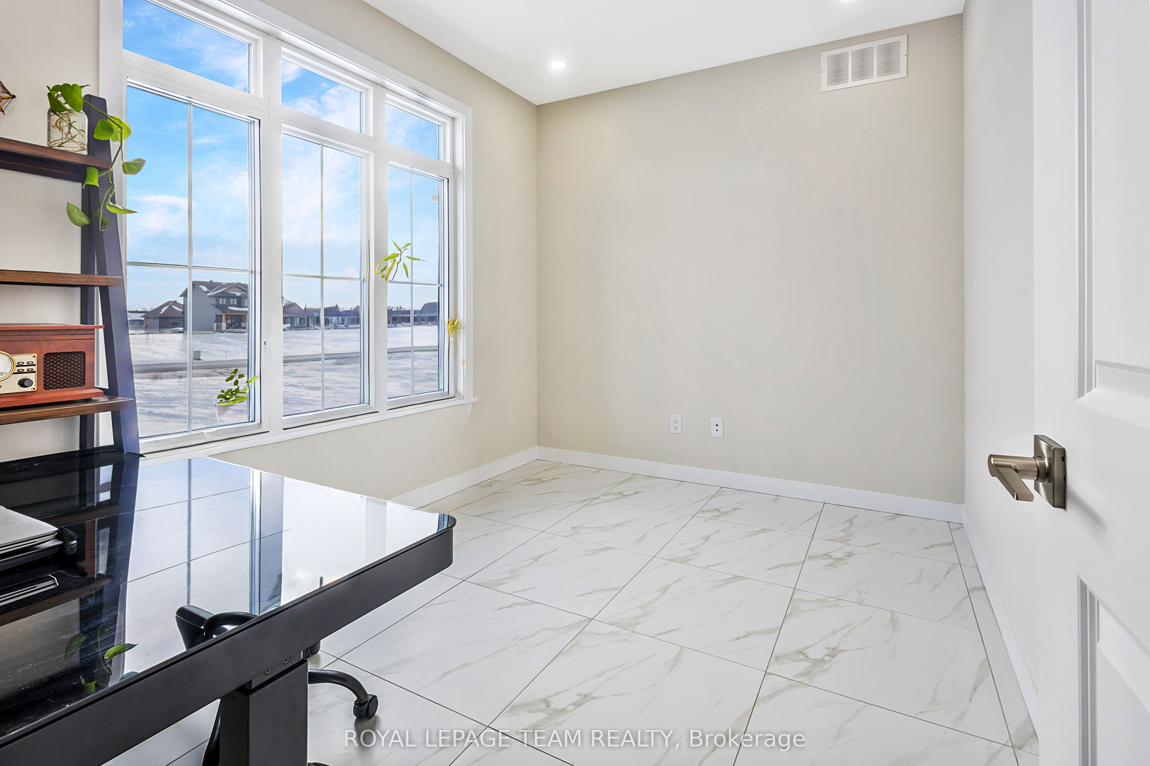 224 Trudeau Crescent Property Photo 36