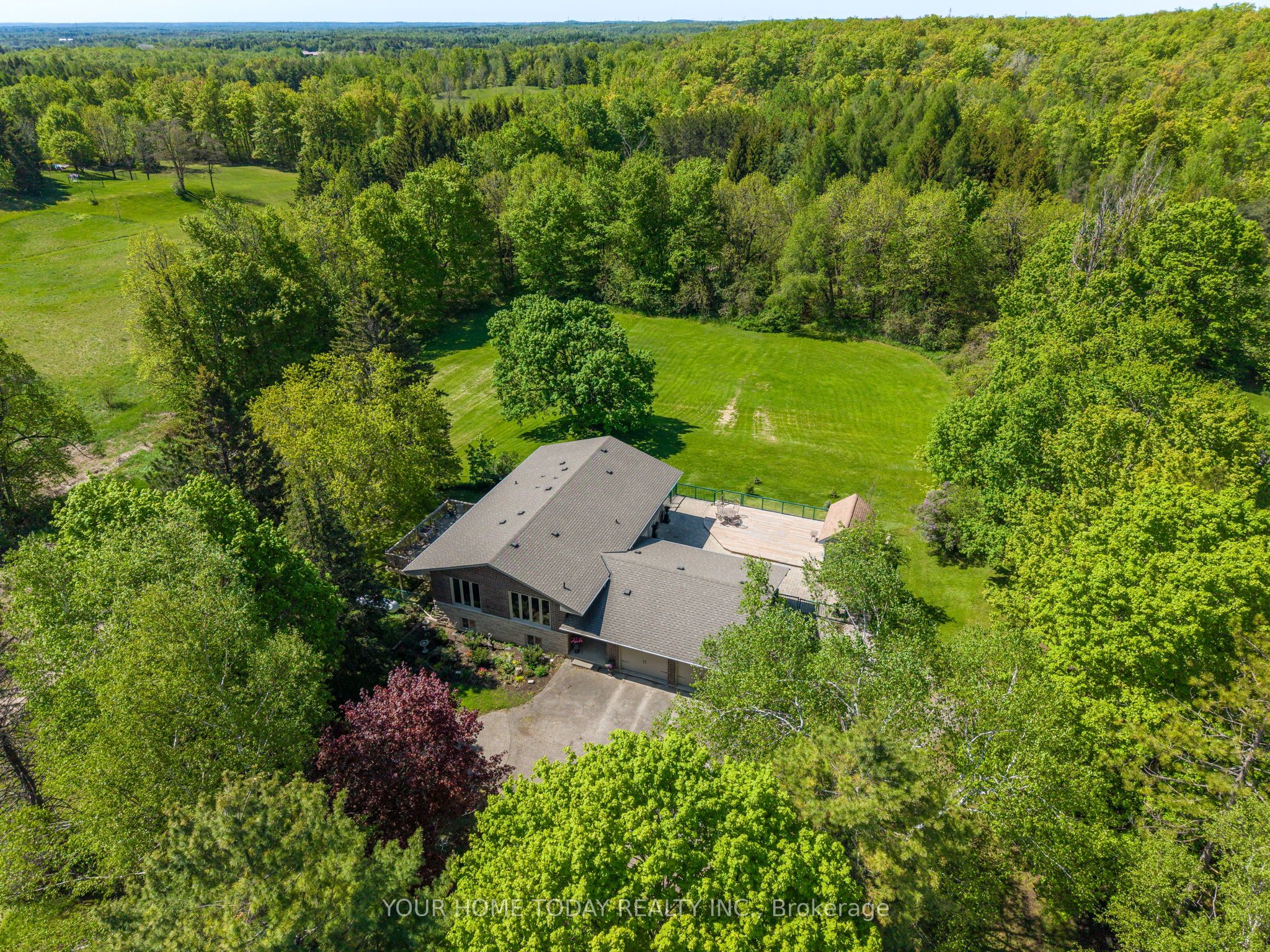 5214 Tenth Line Property Photo 1