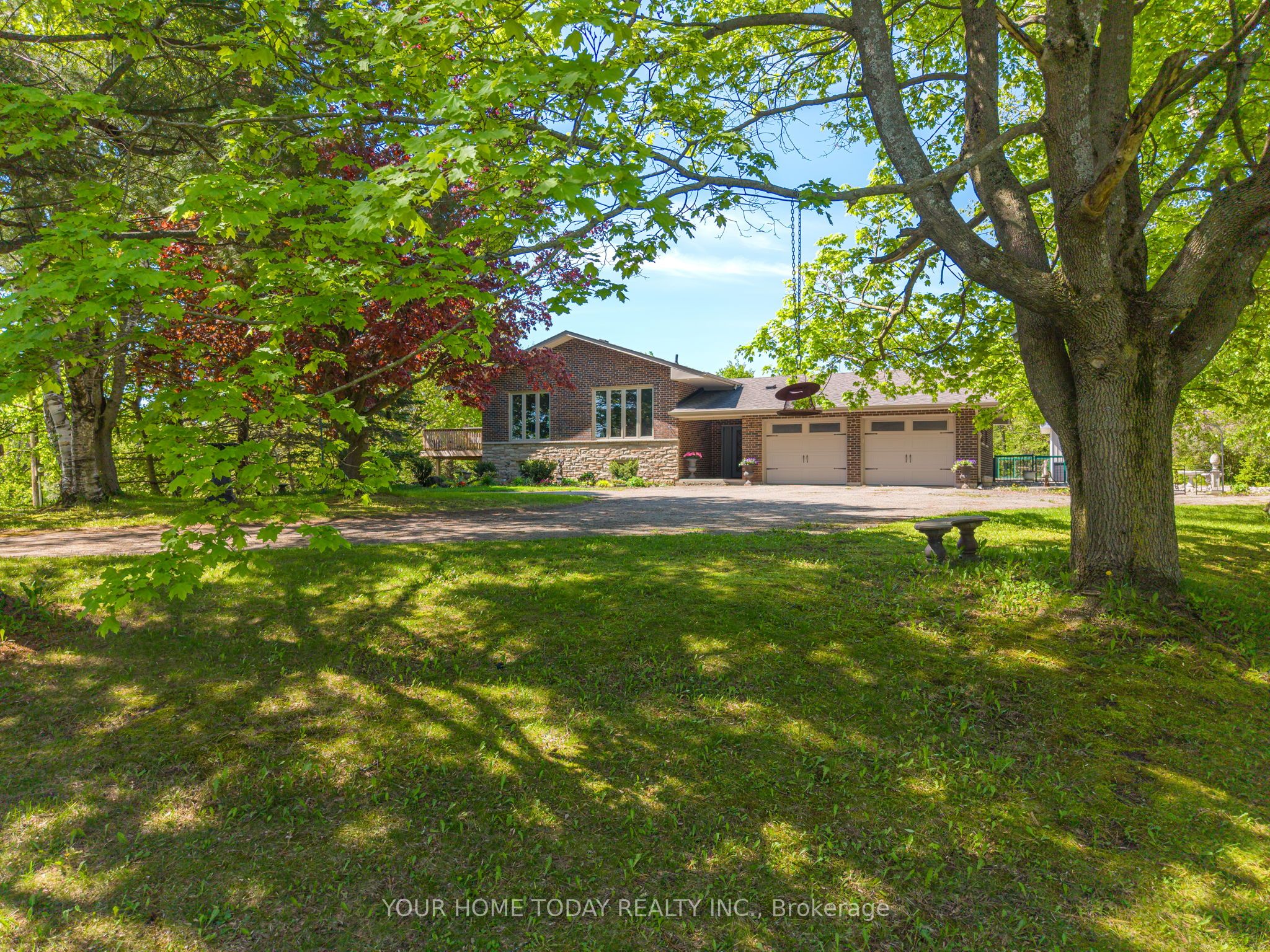 5214 Tenth Line Property Photo 3