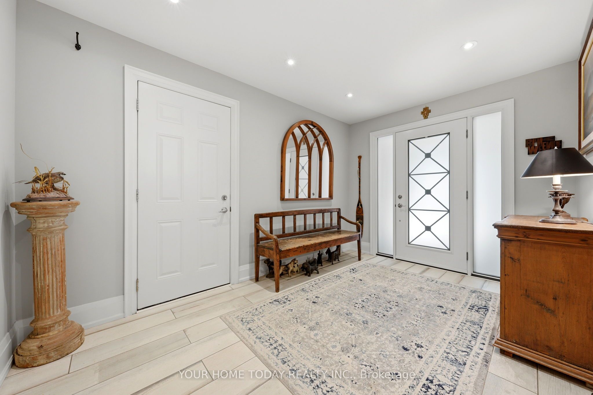 5214 Tenth Line Property Photo 6