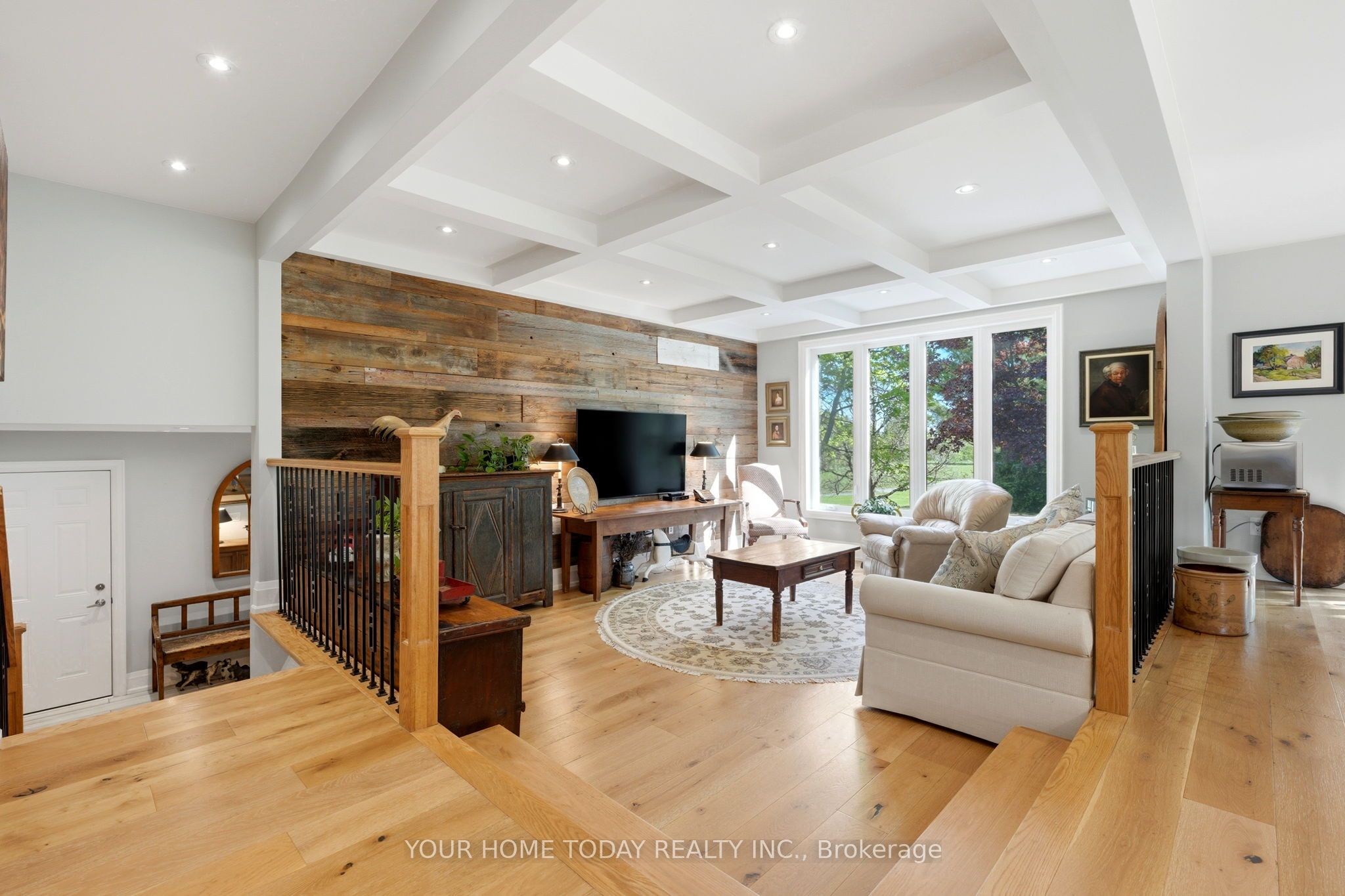 5214 Tenth Line Property Photo 8