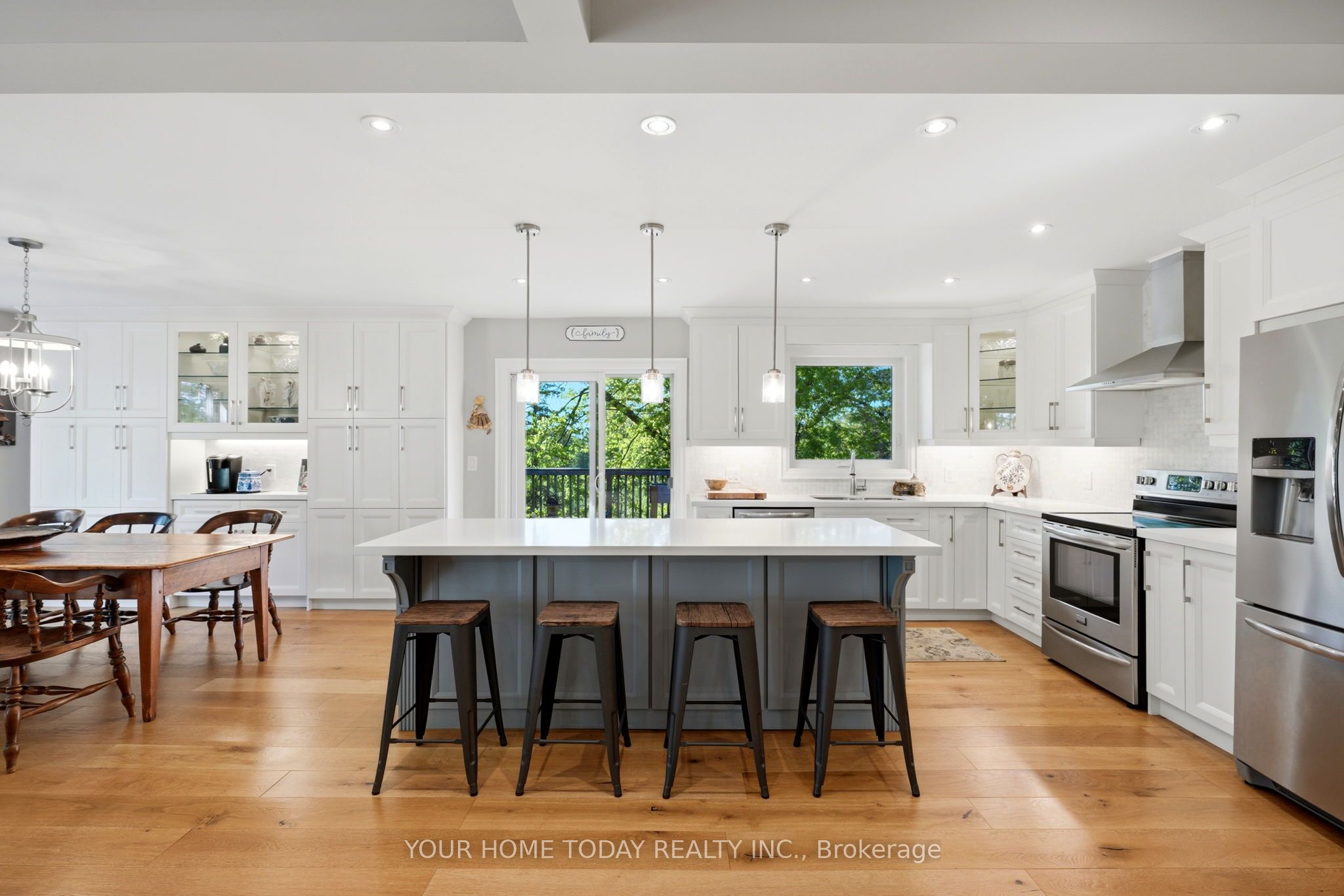 5214 Tenth Line Property Photo 11