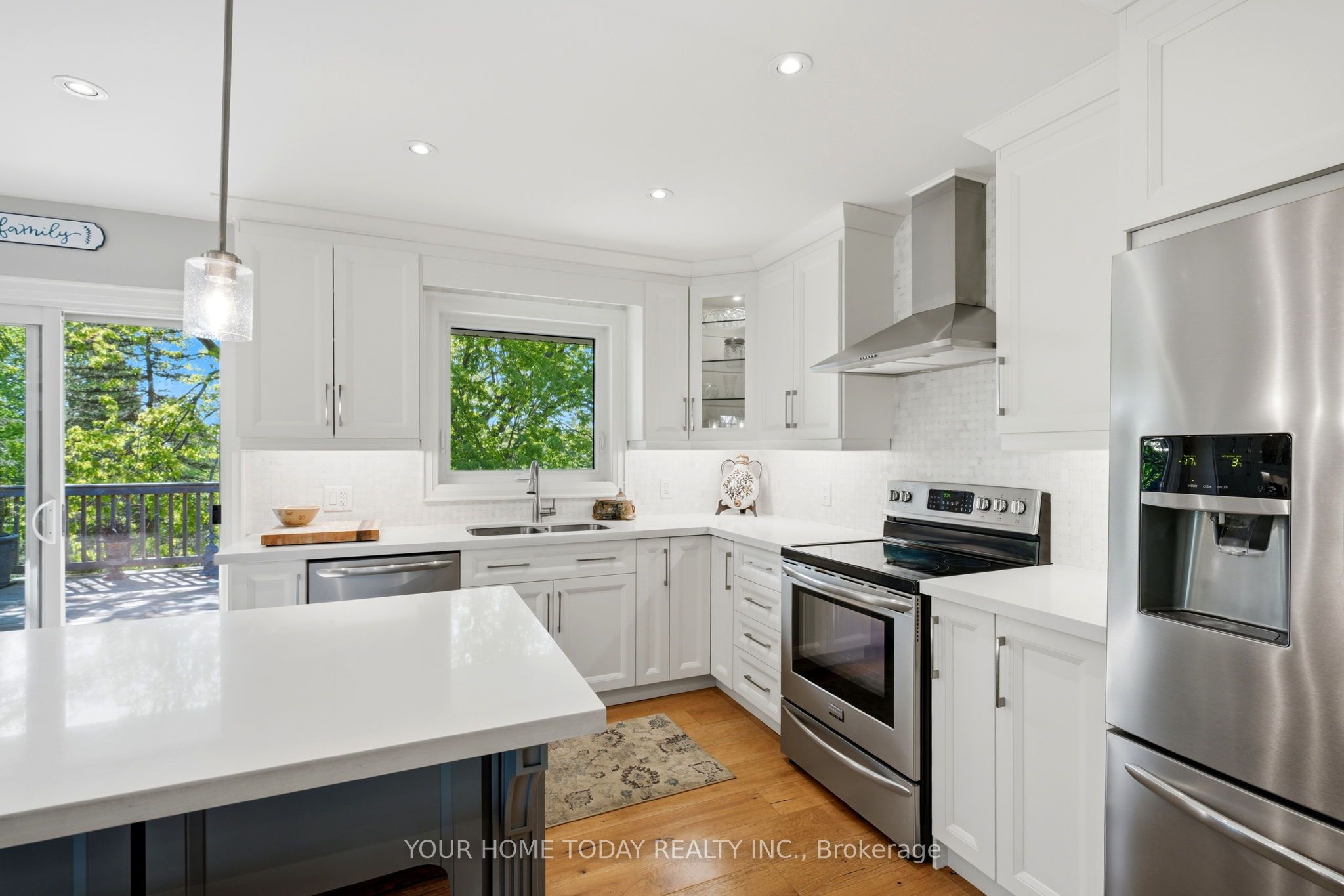 5214 Tenth Line Property Photo 12
