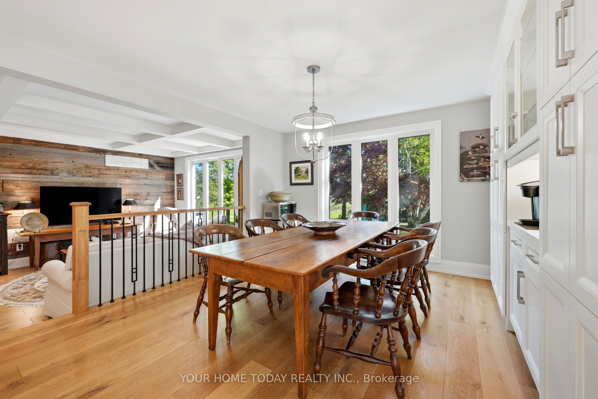 5214 Tenth Line Property Photo 14