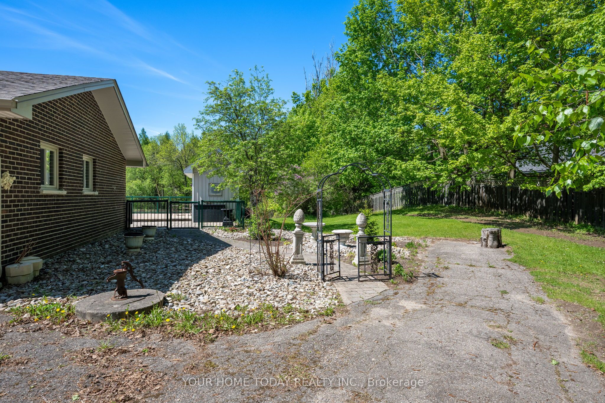 5214 Tenth Line Property Photo 35