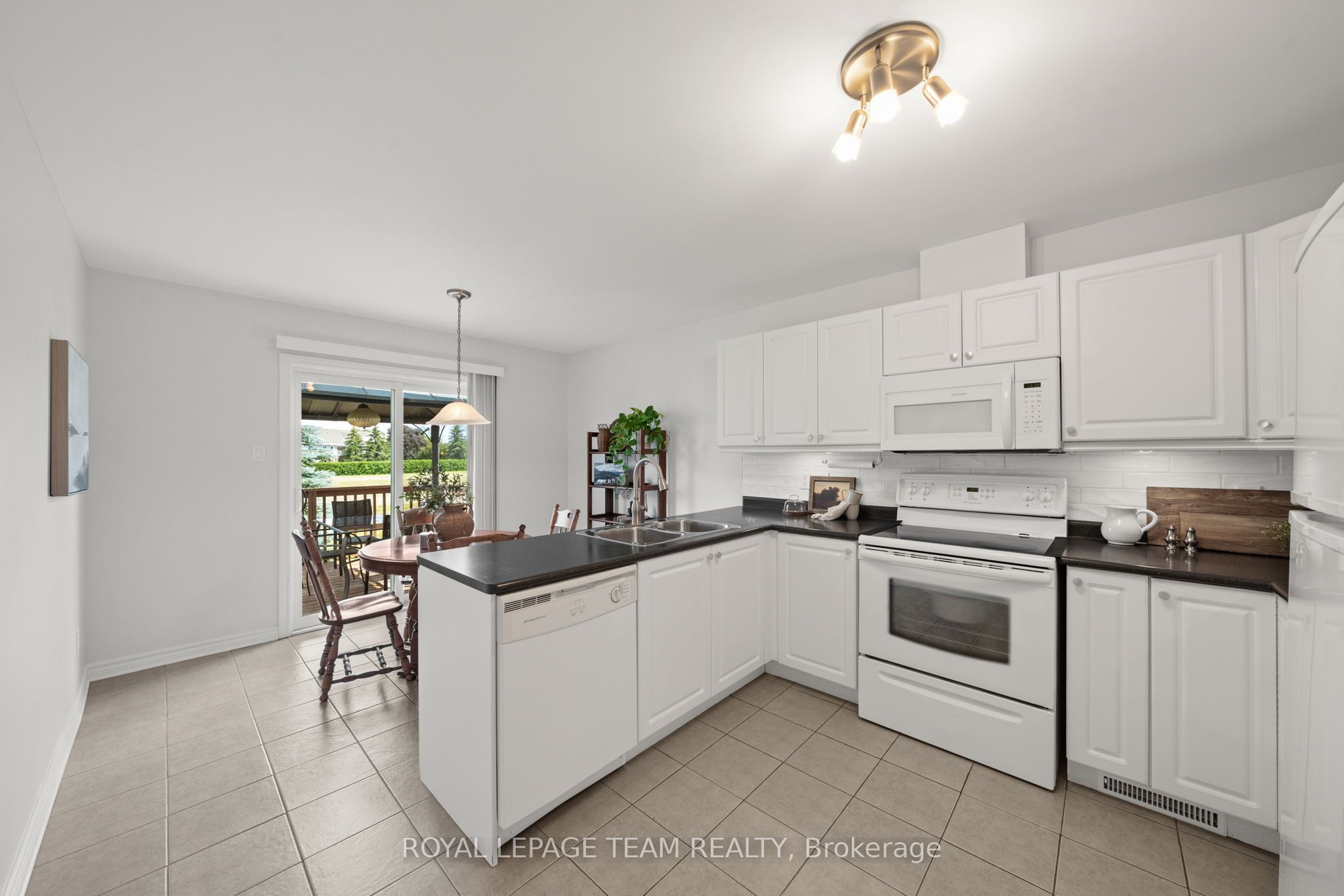 6 Stonehaven Way Property Photo 16
