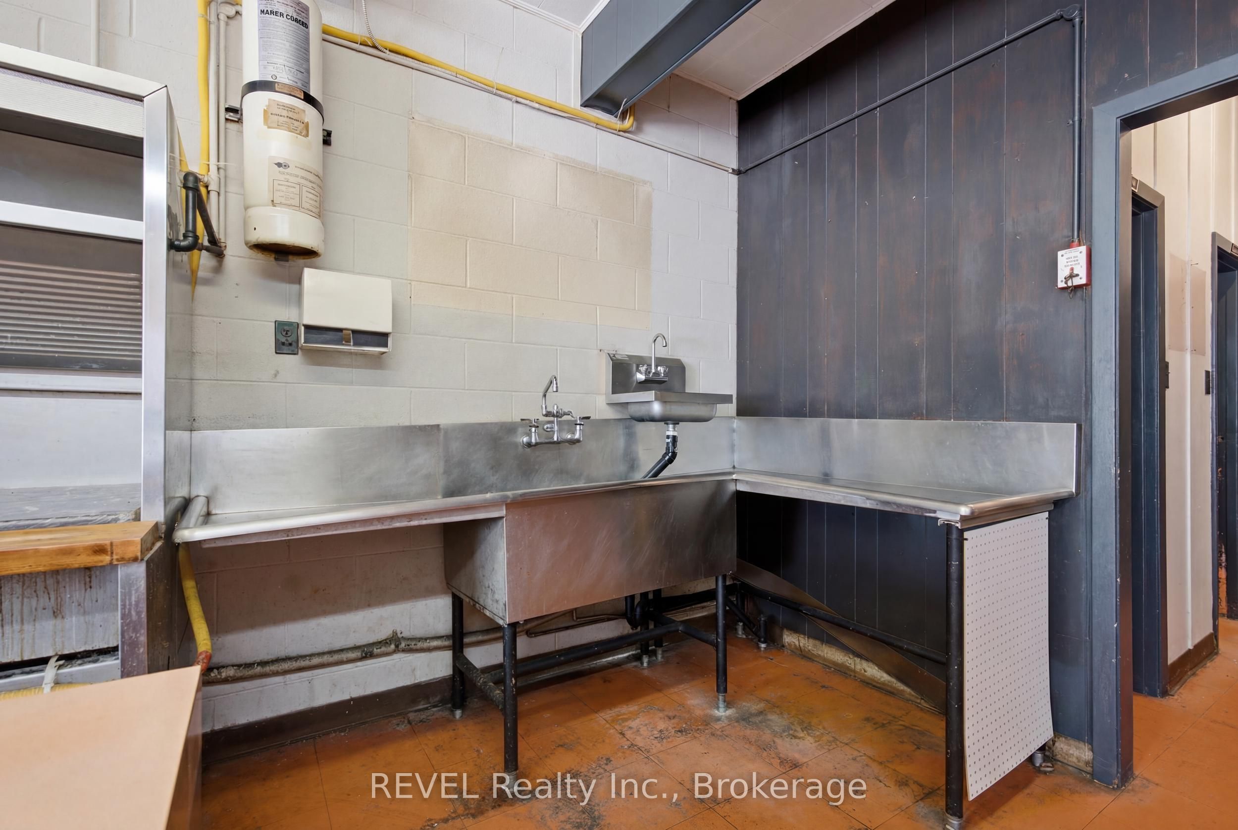 5784 Stanley Avenue Property Photo 5
