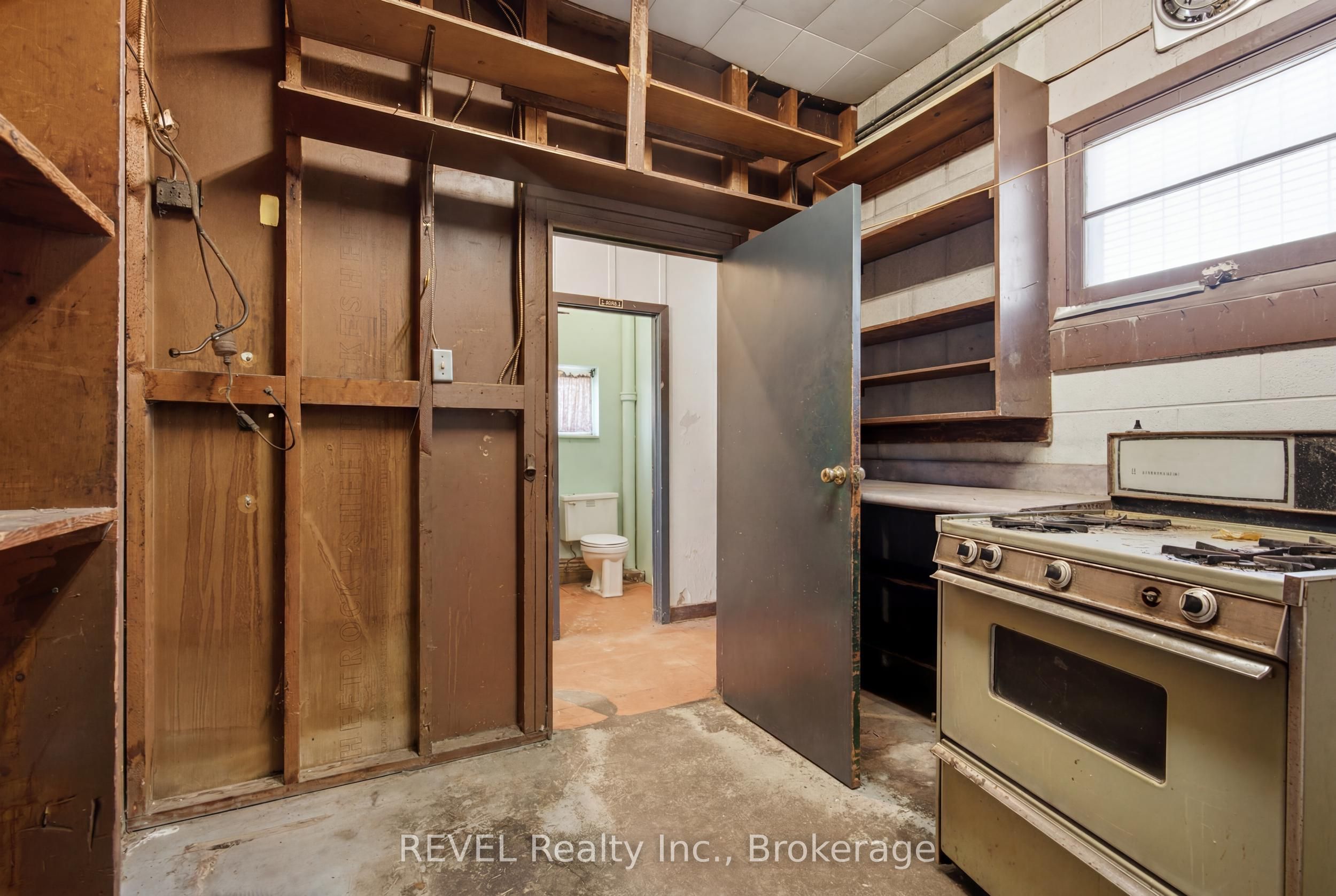 5784 Stanley Avenue Property Photo 6