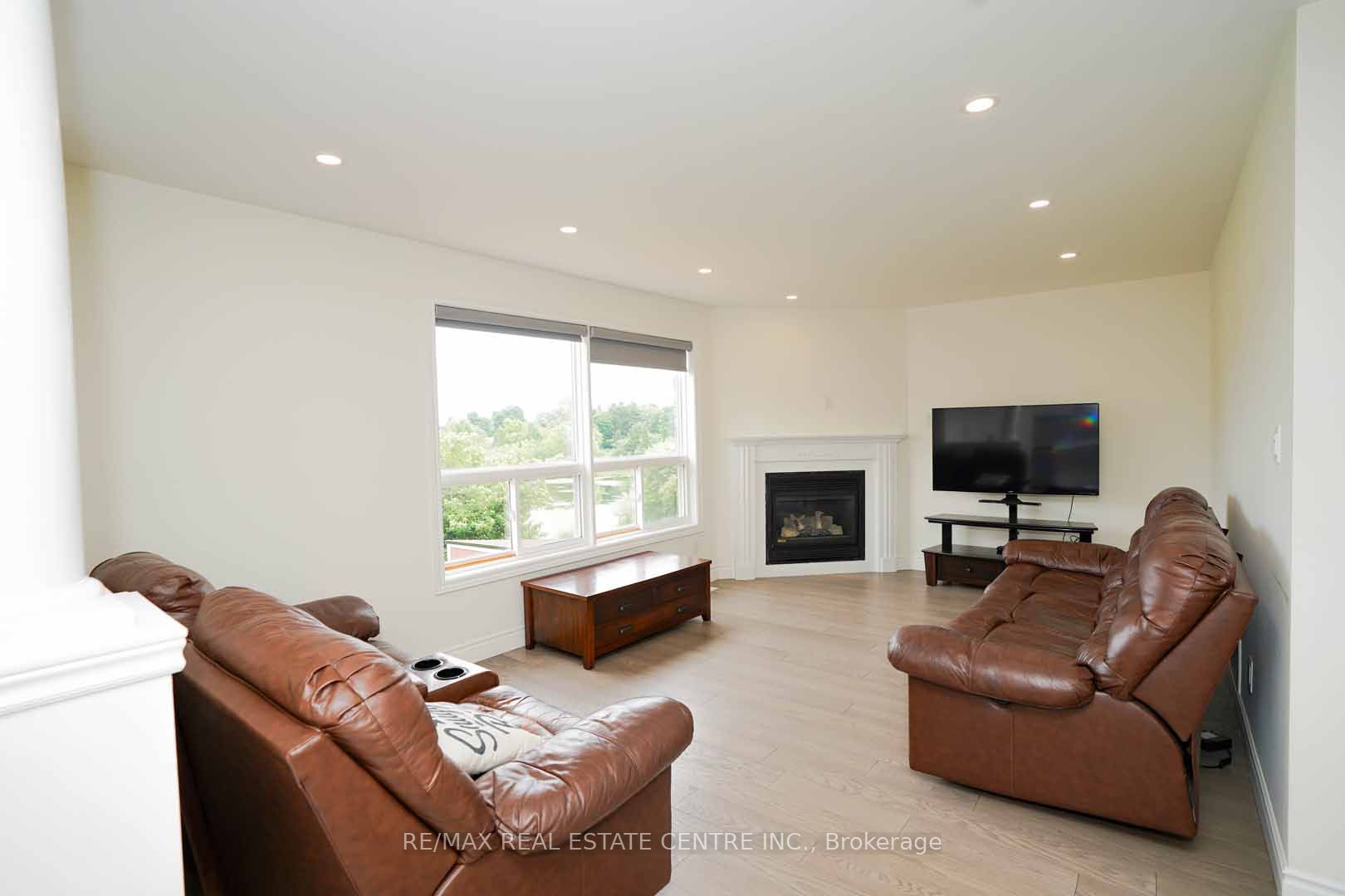 187 Adler Drive Property Photo 12