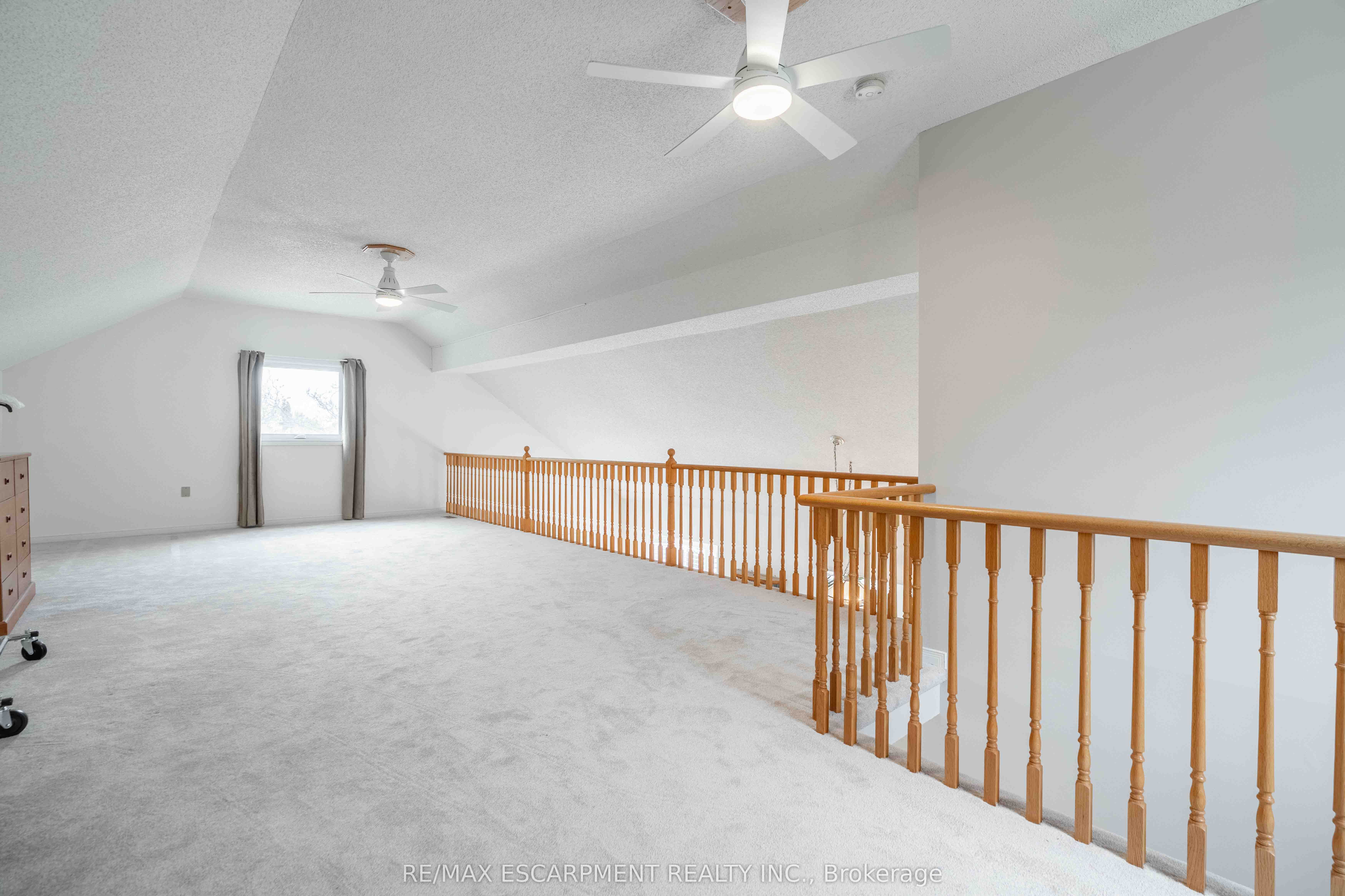 195 Silverbirch Boulevard Property Photo 18