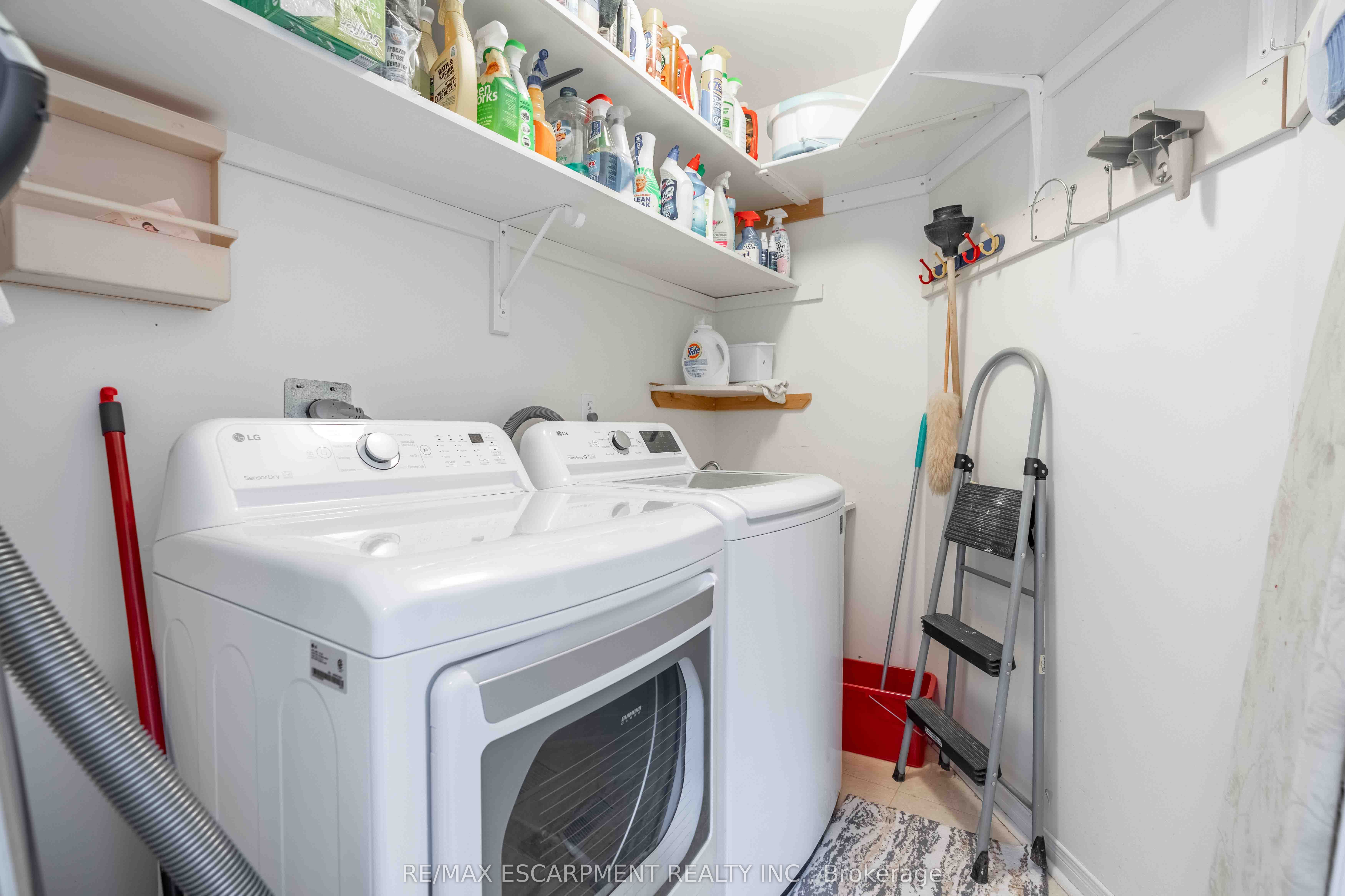 195 Silverbirch Boulevard Property Photo 27