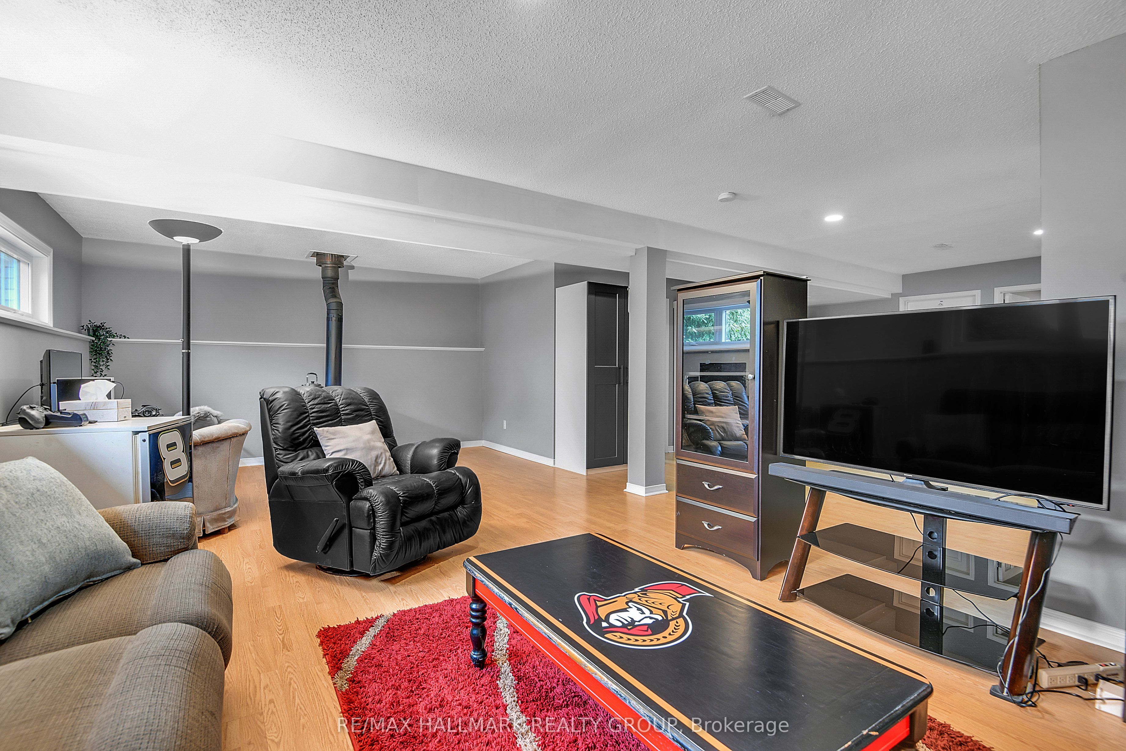 7 Daze Street Property Photo 25