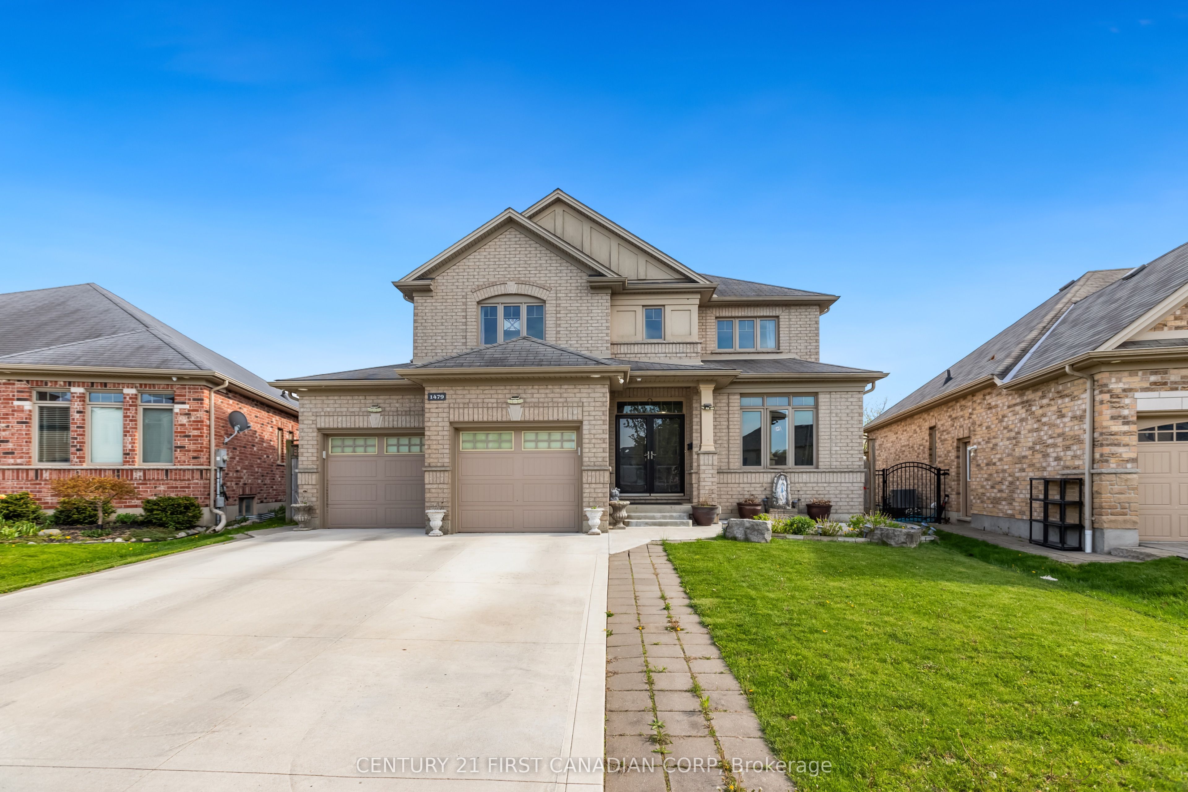 1479 Sandpiper Drive E Property Photo 1